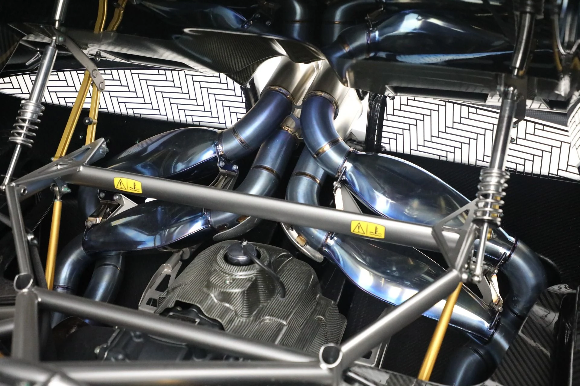 mph030_776603808_Used_2017_Pagani_Huayra_Roadster_1769208327_1f0a245f83