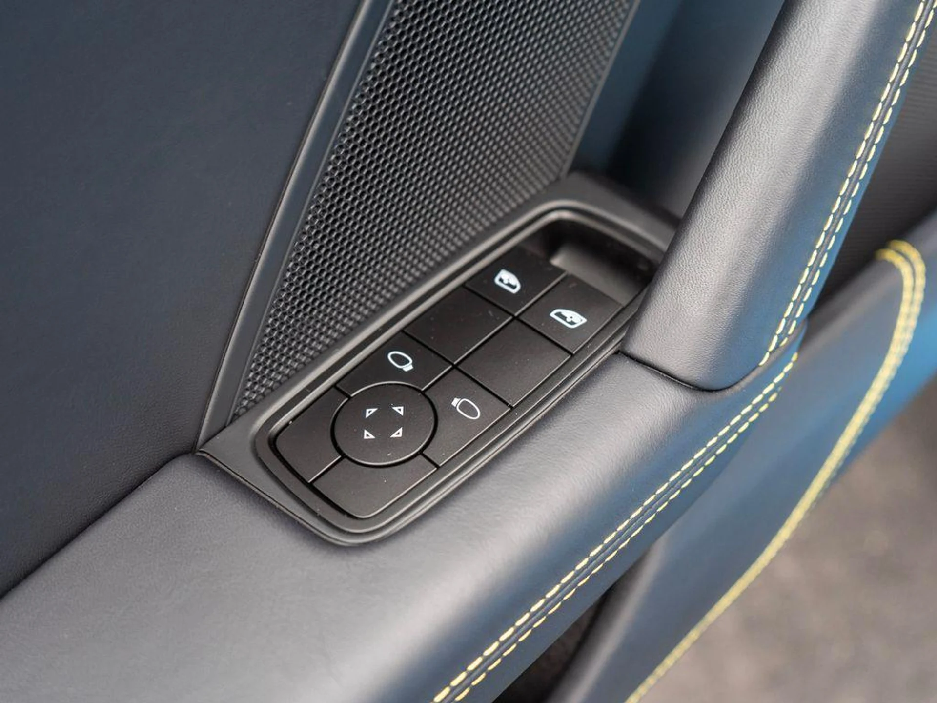 mph030_776967475_xuyu_XB_v4q_Fxiye_JD_fz4_Pavr_W4_4e5e4c37dd