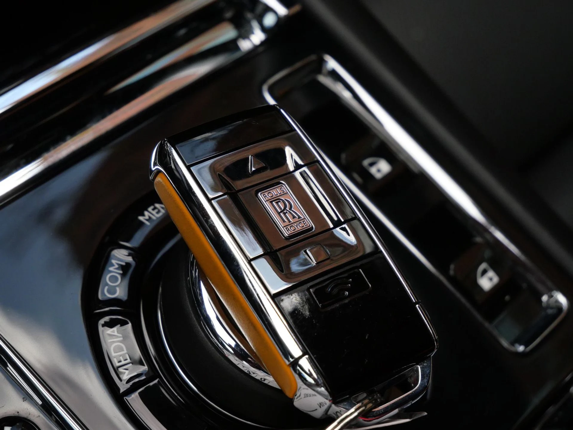 mph030_777364399_9b218d154b3f0c0f31f2c123f4d95657x_fbd620b035