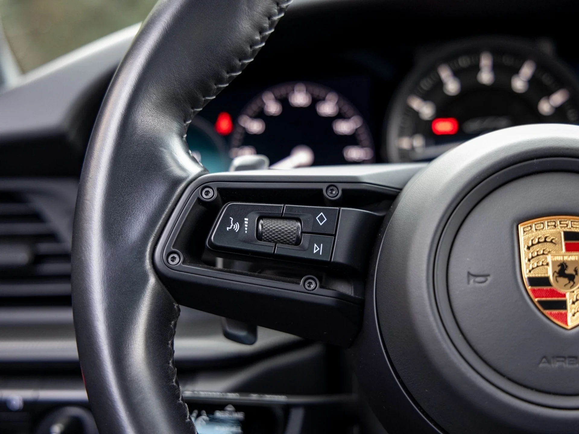 mph030_77879762_31_464d1c33ae