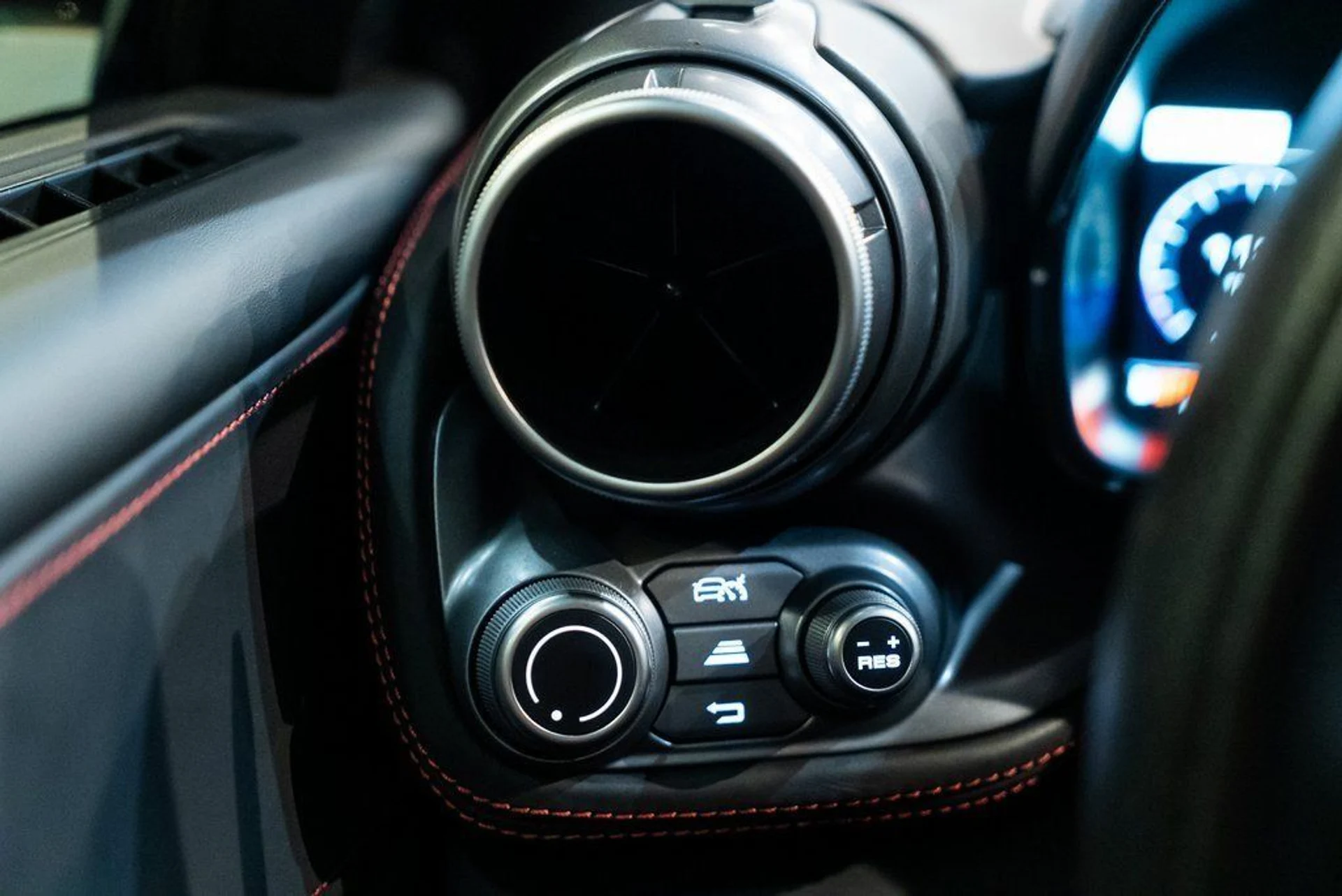 mph030_780761848_f829d8f15716ab55fd5d9adcd33a60d7_7110d64e4d