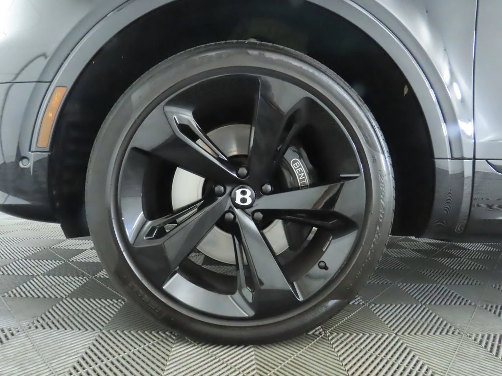 mph030_784624016_used_2023_bentley_bentayga_ewb_8119_22900823_31_1024_172d86ccf0