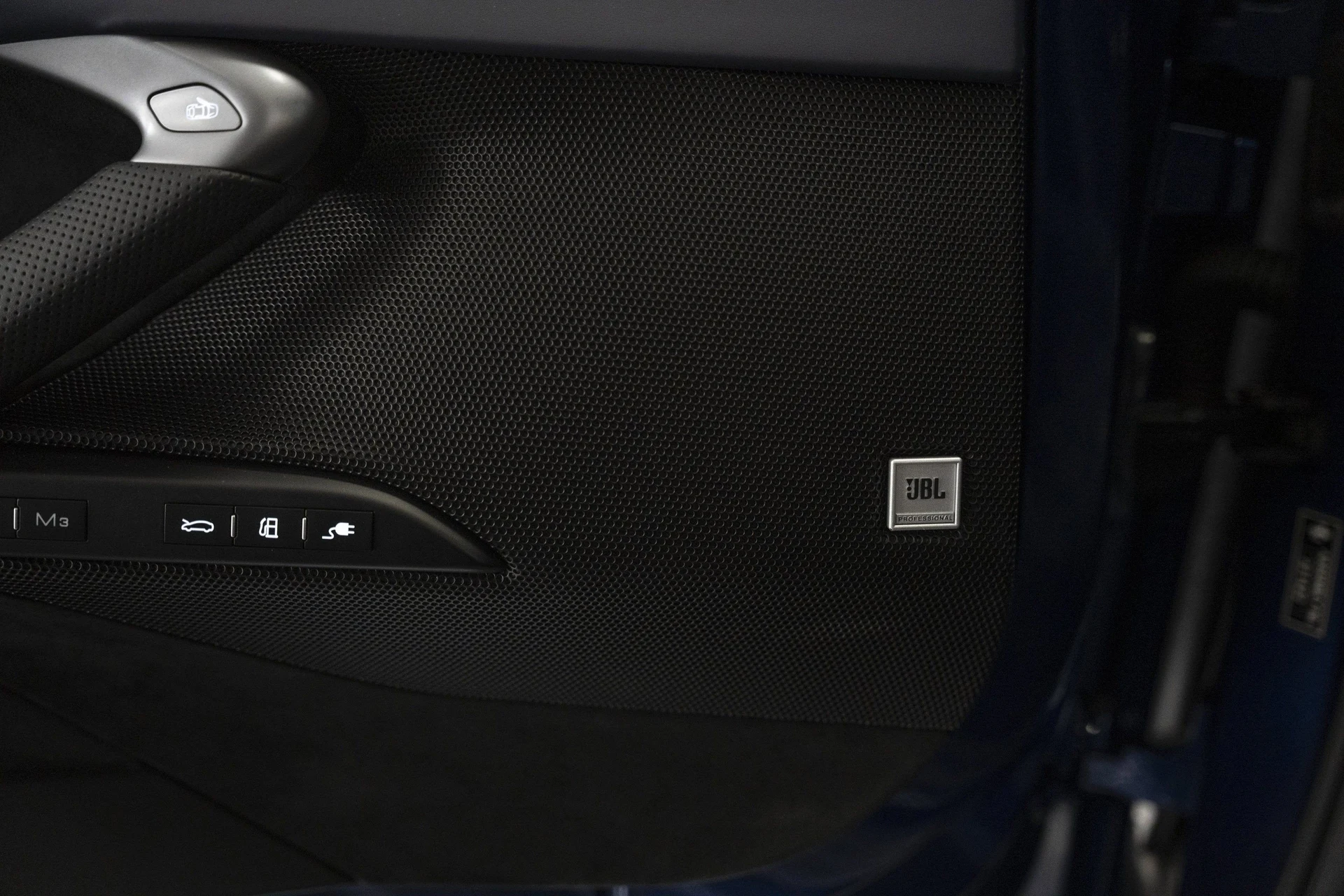 mph030_788010037_0c034196db5c493f99910f504f8e7eea_1f75685634