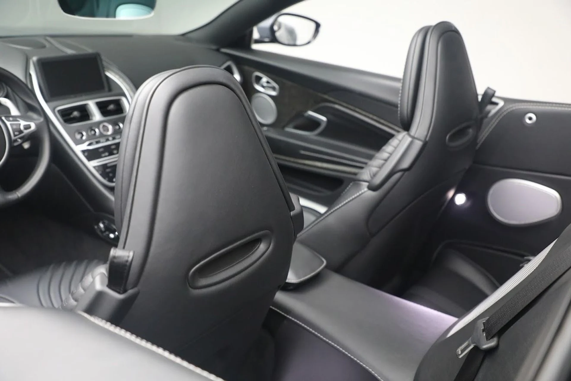 mph030_789829927_Used_2019_Aston_Martin_DB_11_Volante_9fc993a599