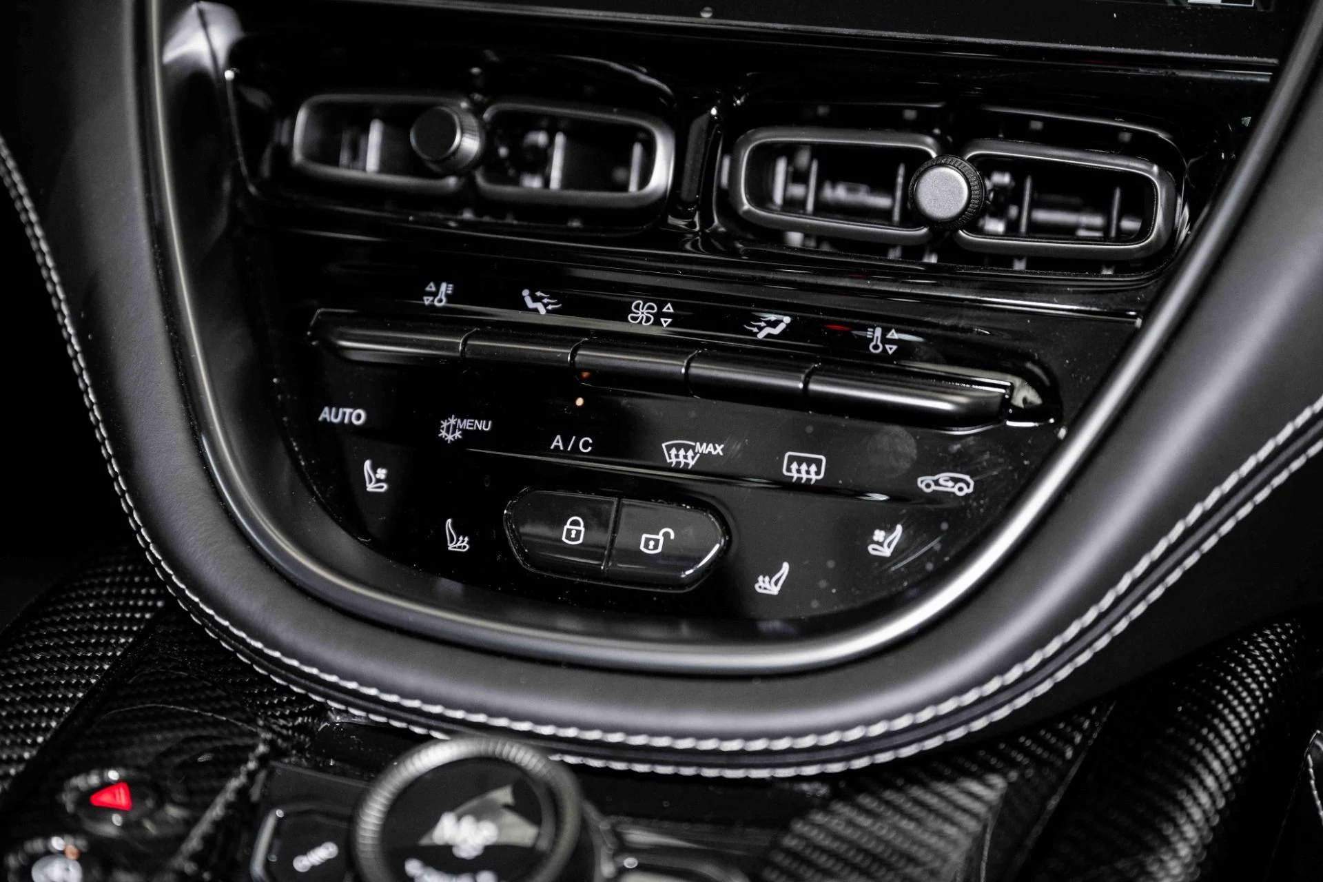 mph030_791584664_Used_2024_Aston_Martin_DBX_707_1746070286_f2b7c7be01