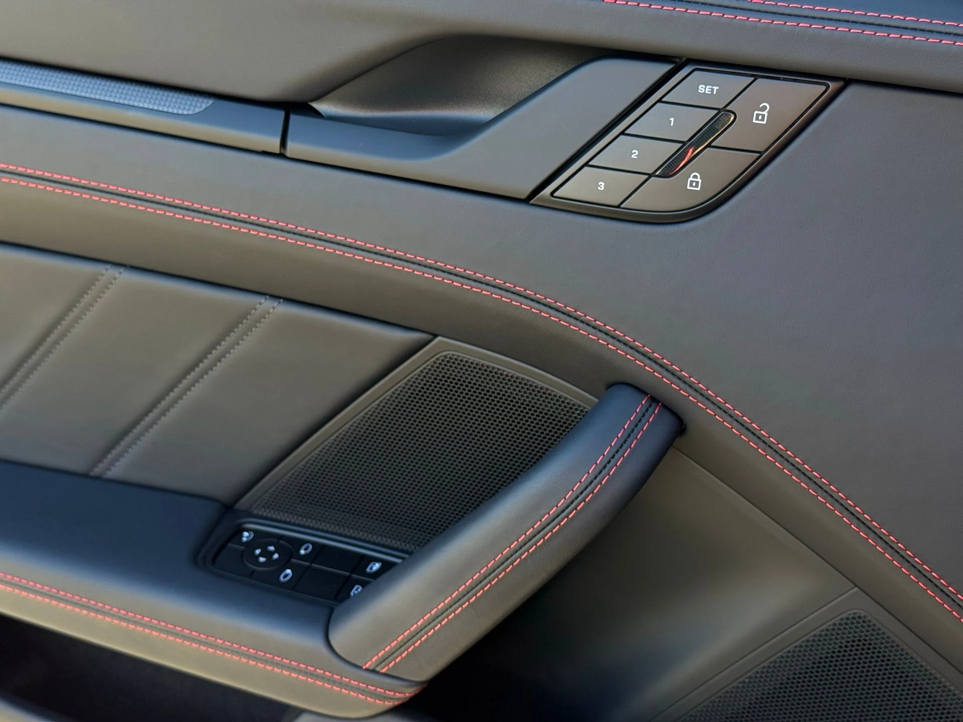 mph030_792699993_4c8fbabf2e88ca2dd03f51ff0dbcadc5_fe2b094380