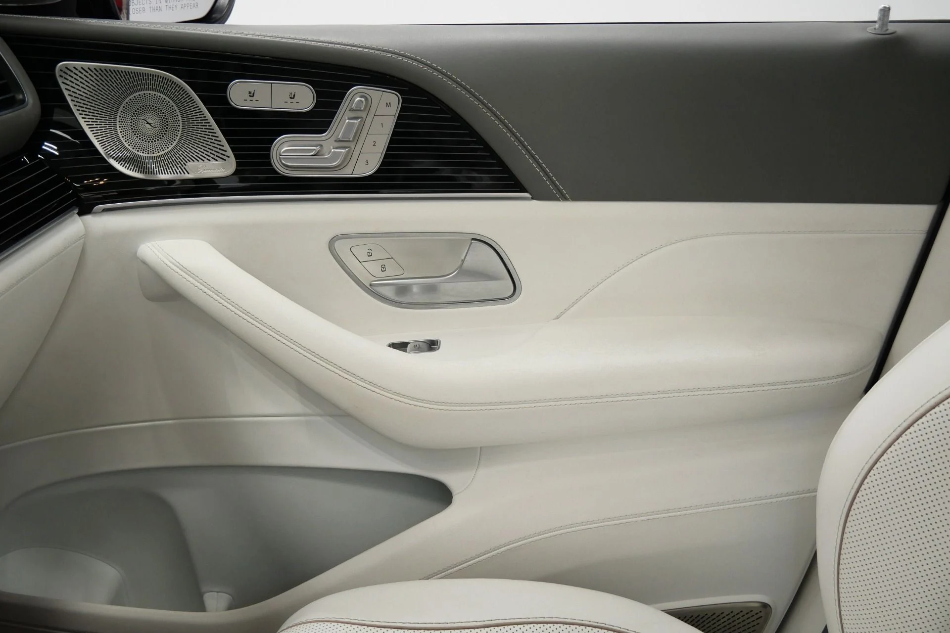 mph030_792722713_Used_2024_Mercedes_Benz_Maybach_GLS_600_4_MATIC_Factory_Two_Tone_paint_Polished_Wheels_Loaded_1774374618_e3cf5f0fd2