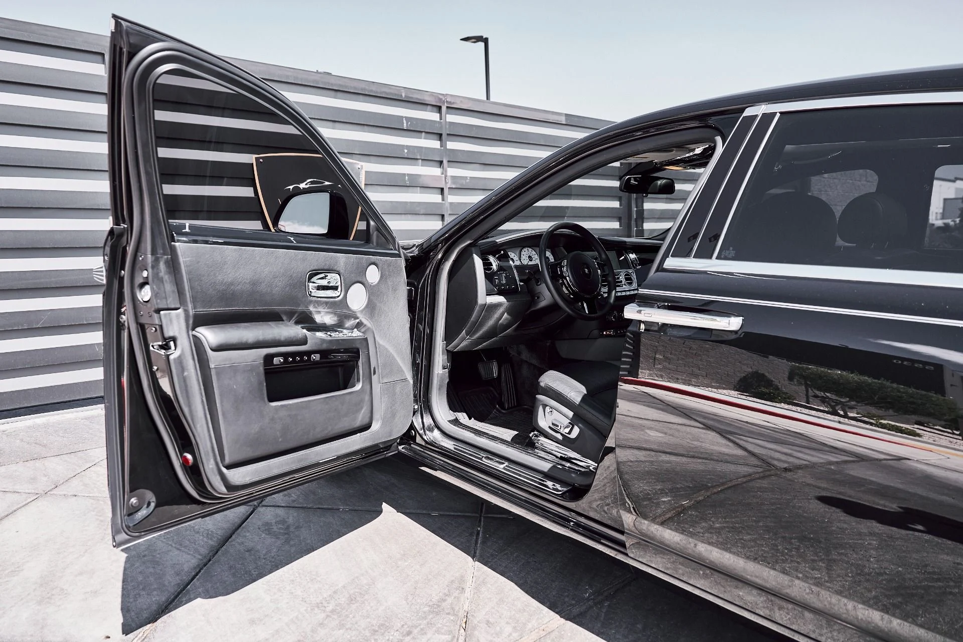 mph030_794308053_Used_2014_Rolls_Royce_Ghost_Base_1781025967_719350965b