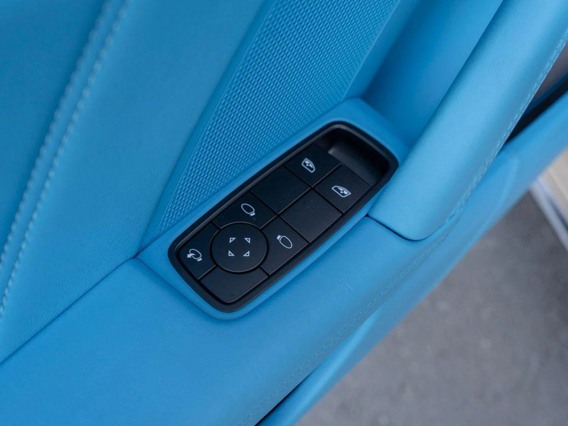 mph030_799452221_9_Hm_FS_8i_SR_f0g_Yi_A_Tipui_Up_F2g_e5a6f06de0