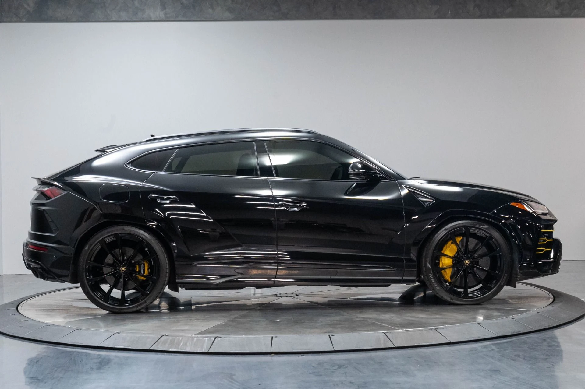 mph030_802814264_Used_2019_Lamborghini_Urus_1786985122_be4513ee7c