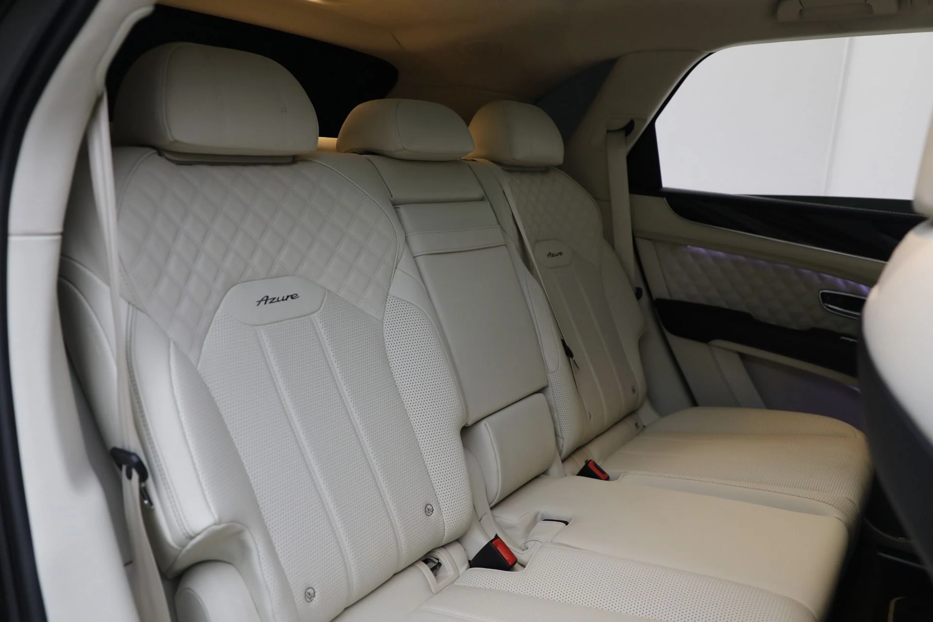 mph030_80423968_Used_2023_Bentley_Bentayga_Azure_V8_b12f2bc638