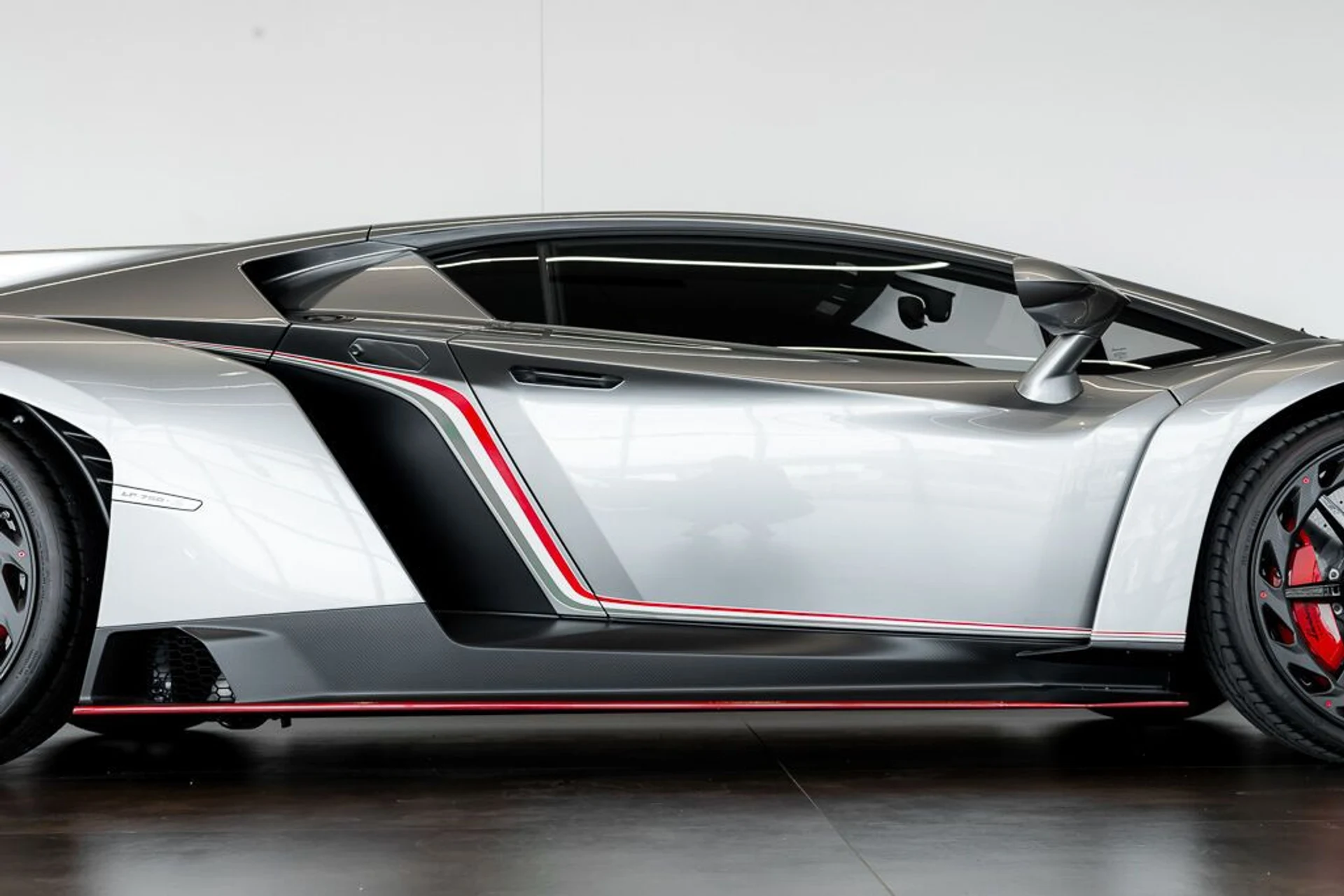 mph030_808483328_lamborghini_veneno_2014_jpg_v_1779988126_ac130ef642