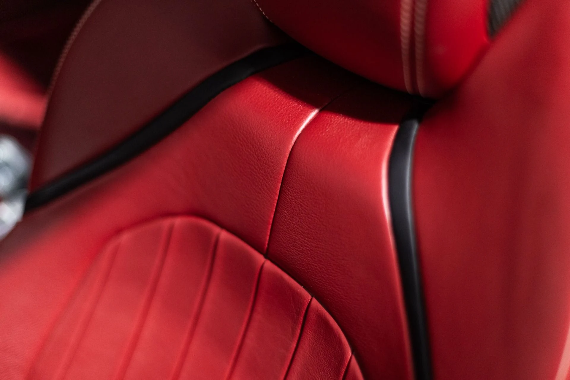 mph030_831866446_Used_2018_Ferrari_GTC_4_Lusso_Tailor_Made_70th_Anniversary_HUGE_STICKER_1772204837_0548c50bc7