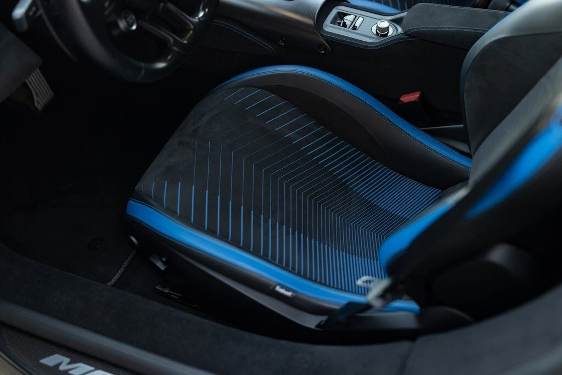 mph030_833811344_b05f8729cd02919dfd0325a34e91cf0cx_f7e51f391f