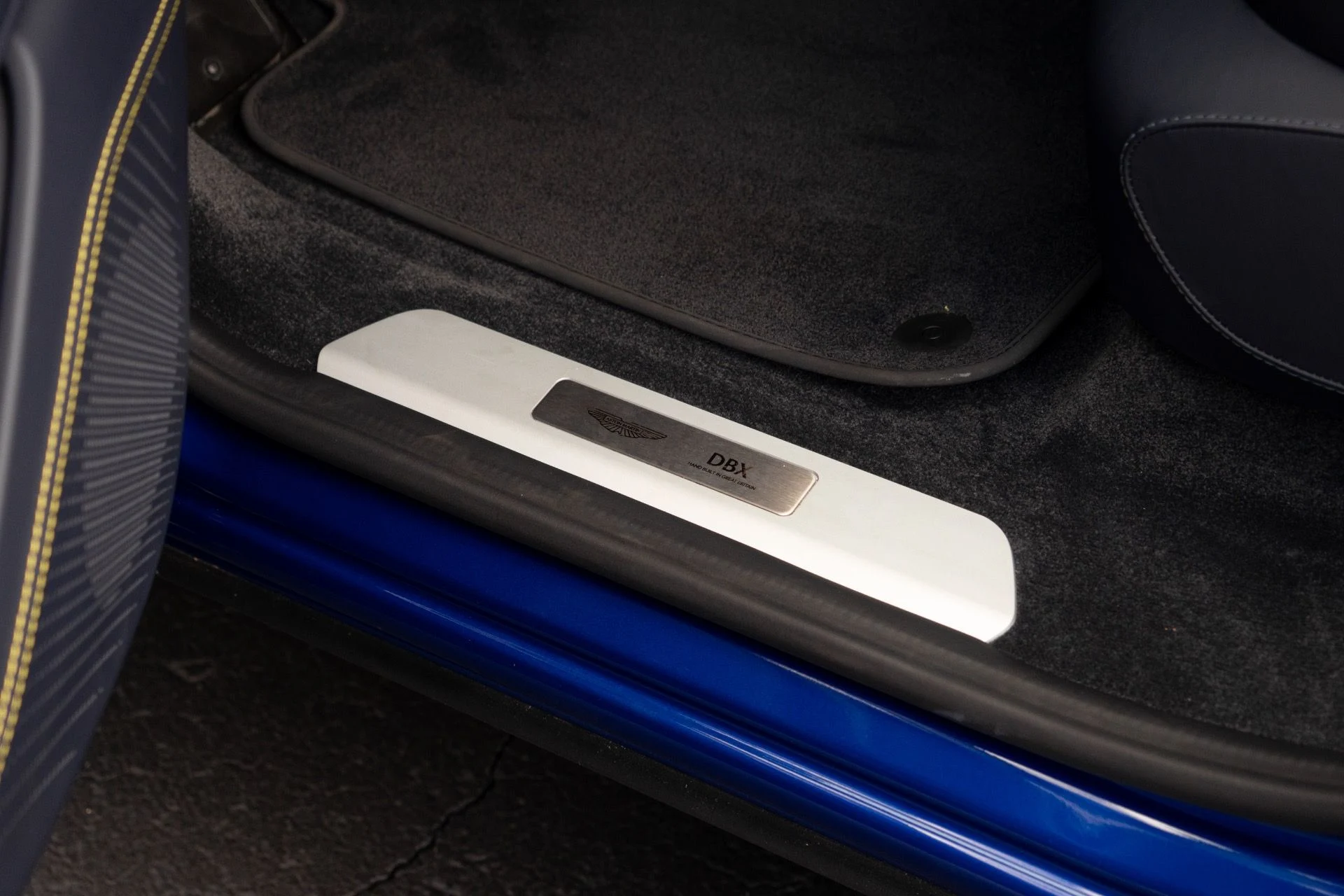 mph030_843262730_Used_2025_Aston_Martin_DBX_707_1764700714_c32fa58653