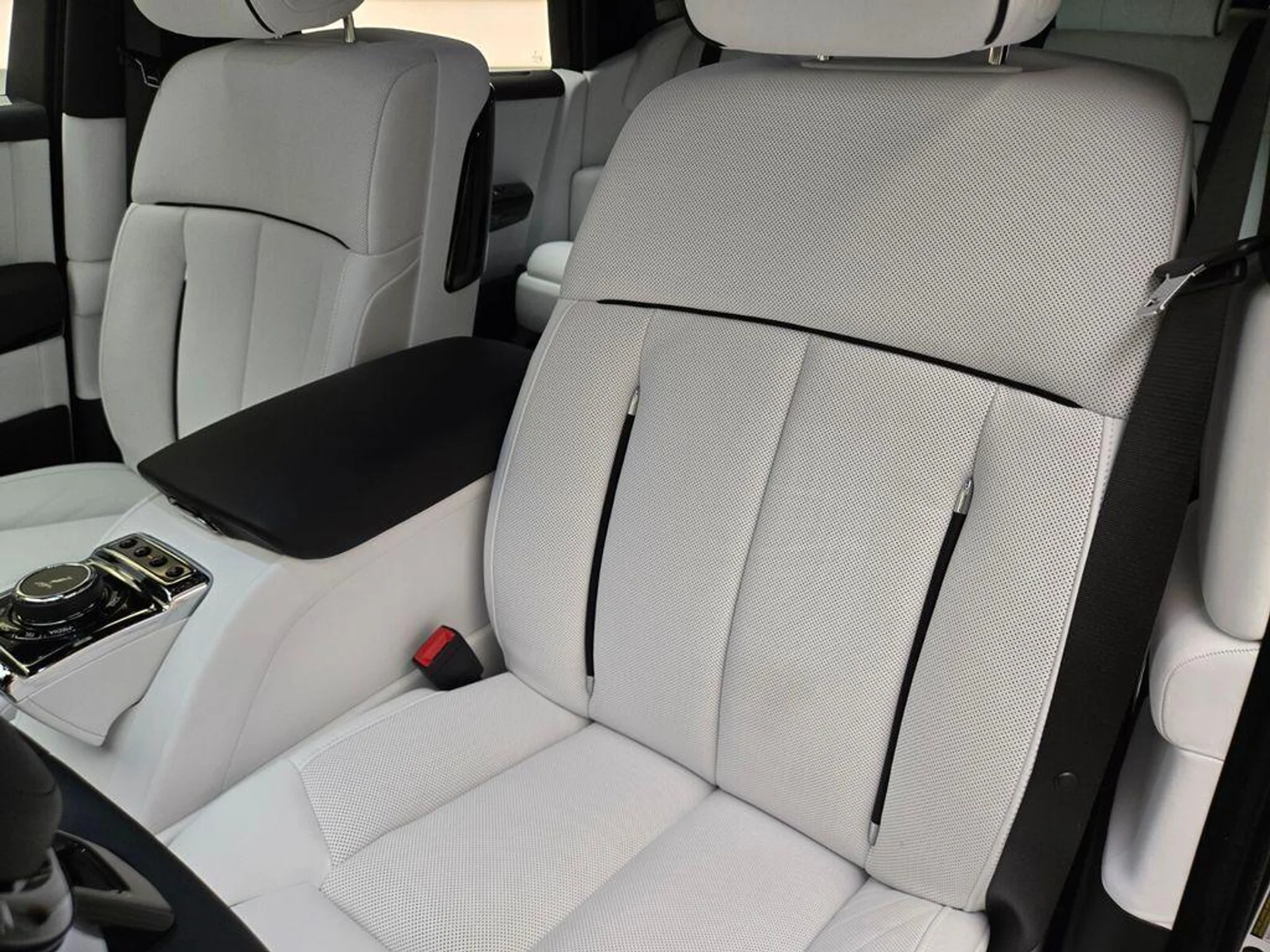 mph030_853713376_New_2026_Rolls_Royce_Phantom_1776489497_0e8d9fb92f