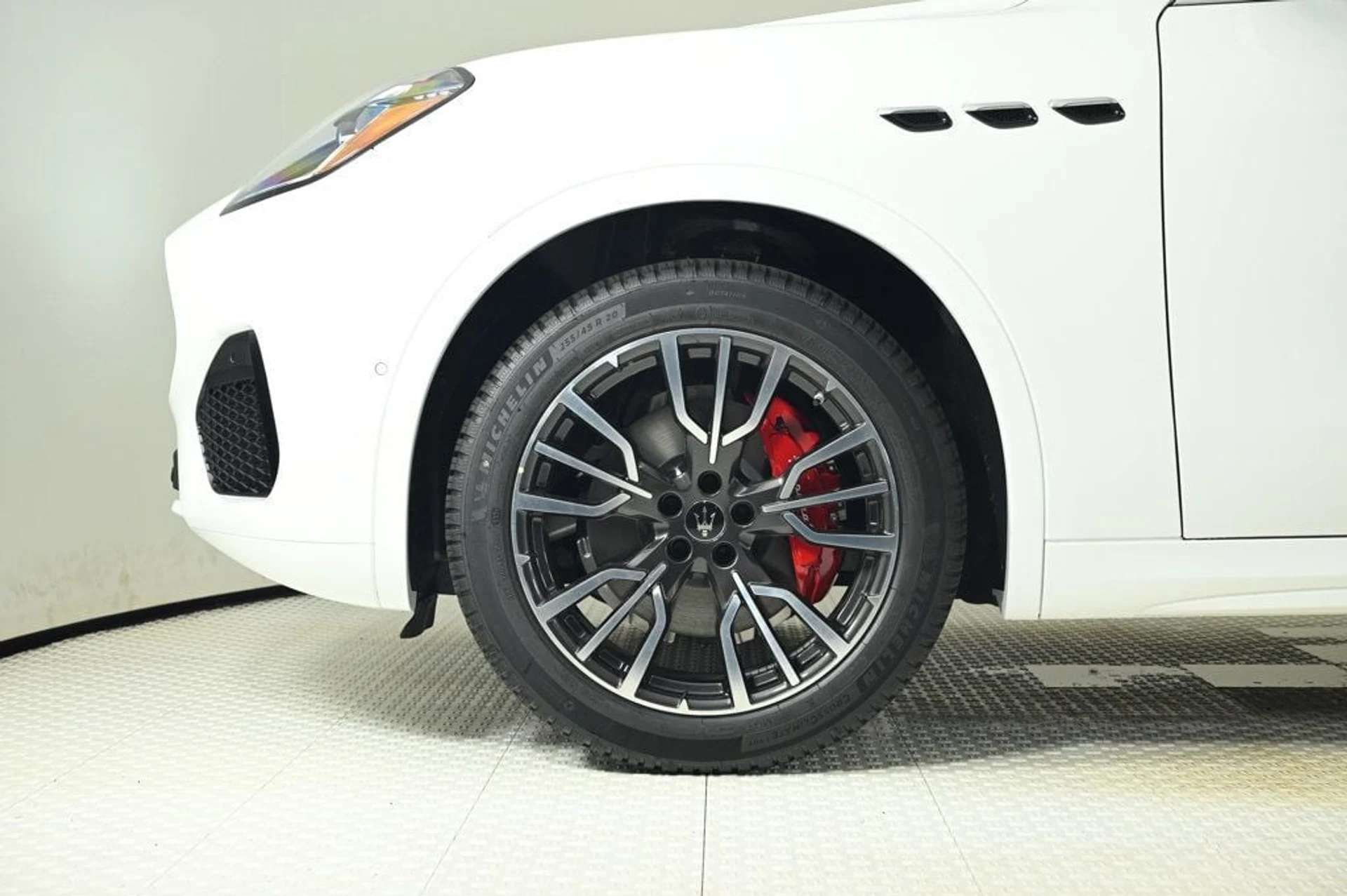 mph030_855069452_new_2025_maserati_grecale_awd_11350_22889152_30_1024_a011ddc126