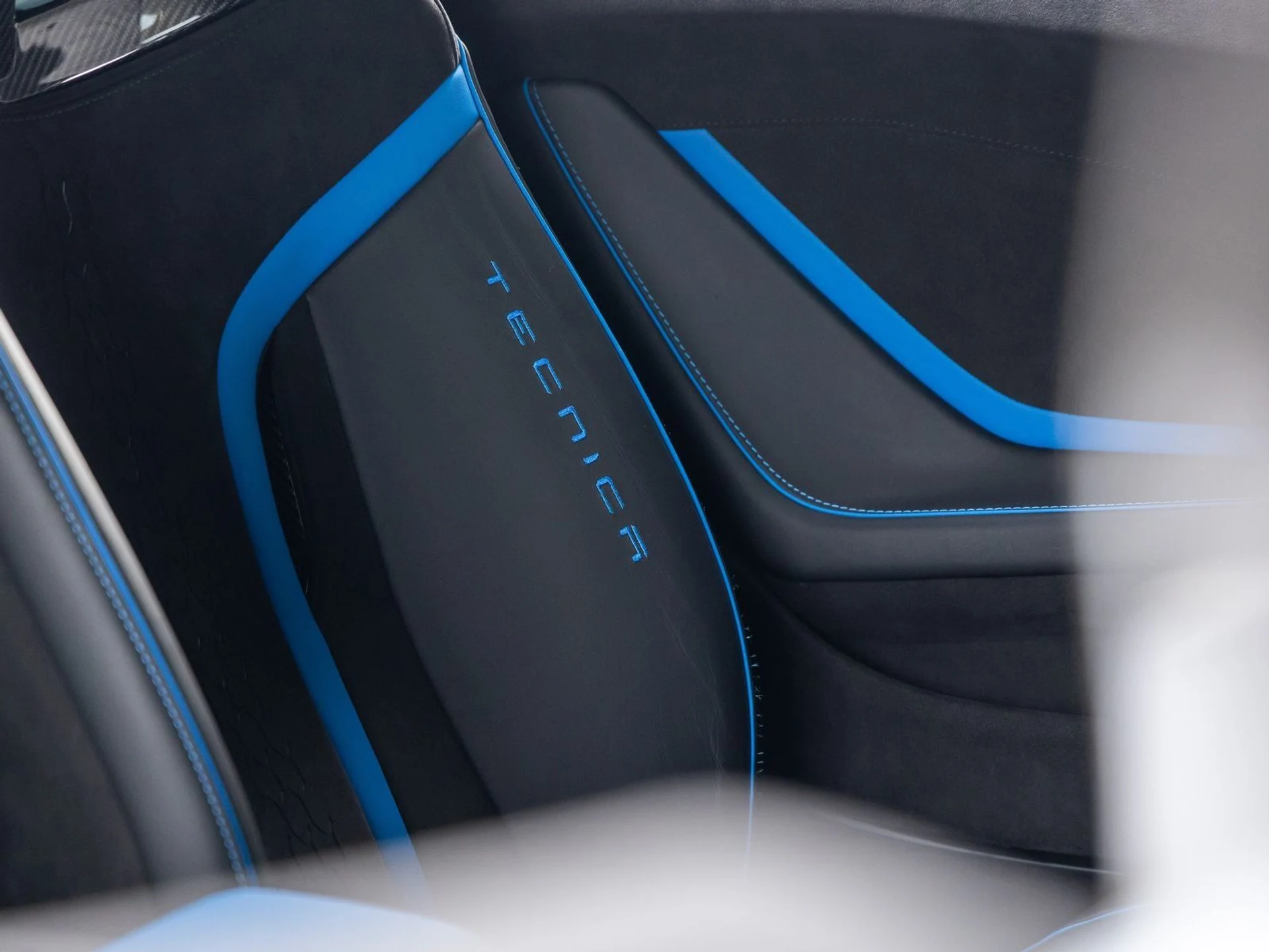 mph030_859840504_31_a910b56703