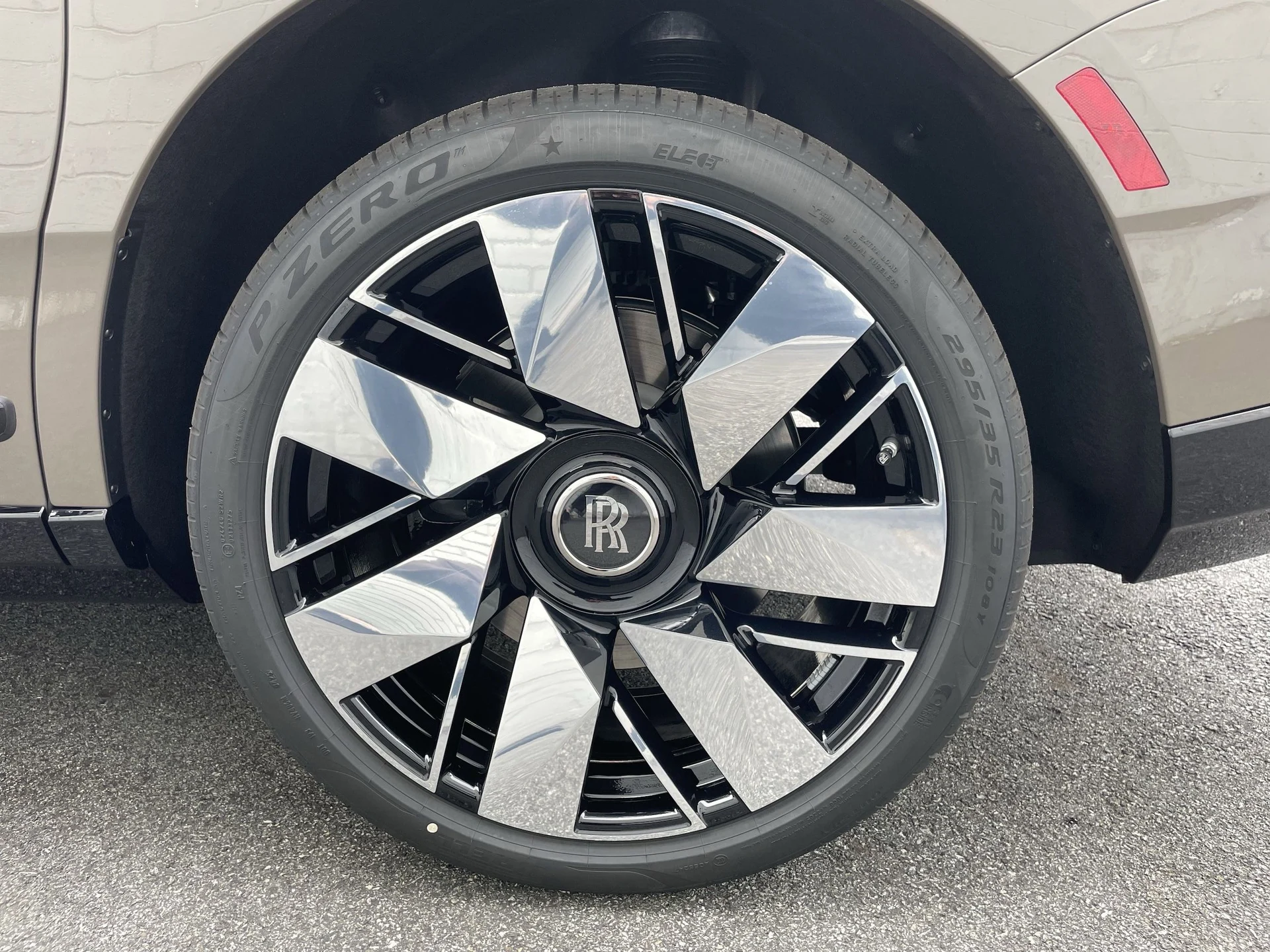 mph030_872495337_be40c0cf0bc901439427188cd2a5dffdx_5ad17ff7d4