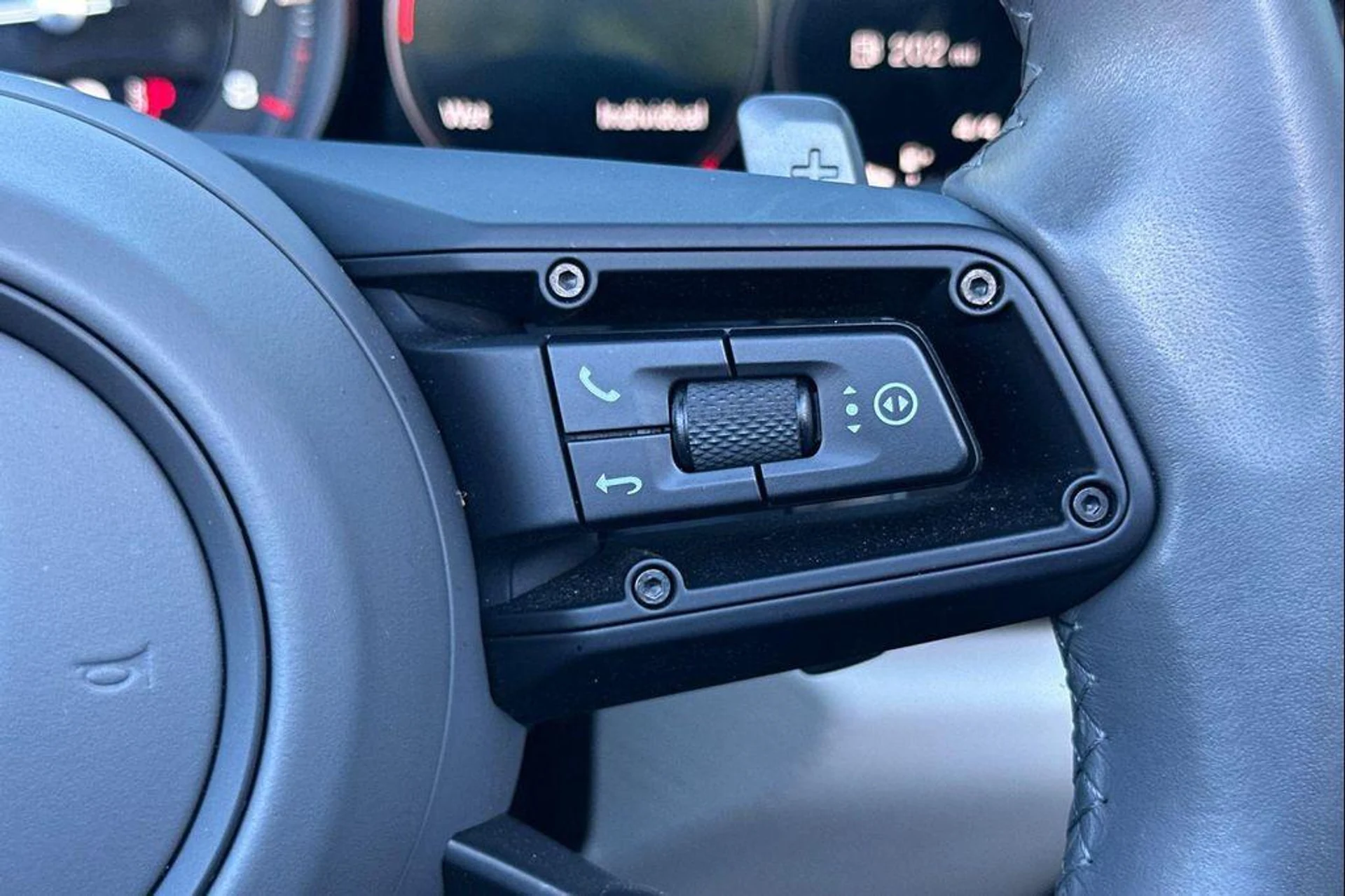 mph030_874343347_w_O_X_Yq_Ve7_Qc_On_Qv_y_Qe2_E_Bg_E_Bn4_3de6339d36