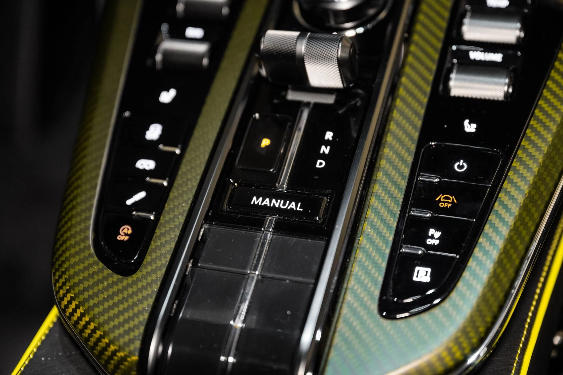 mph030_893902515_Used_2025_Aston_Martin_Vantage_Coupe_1734713196_ef02ad2557