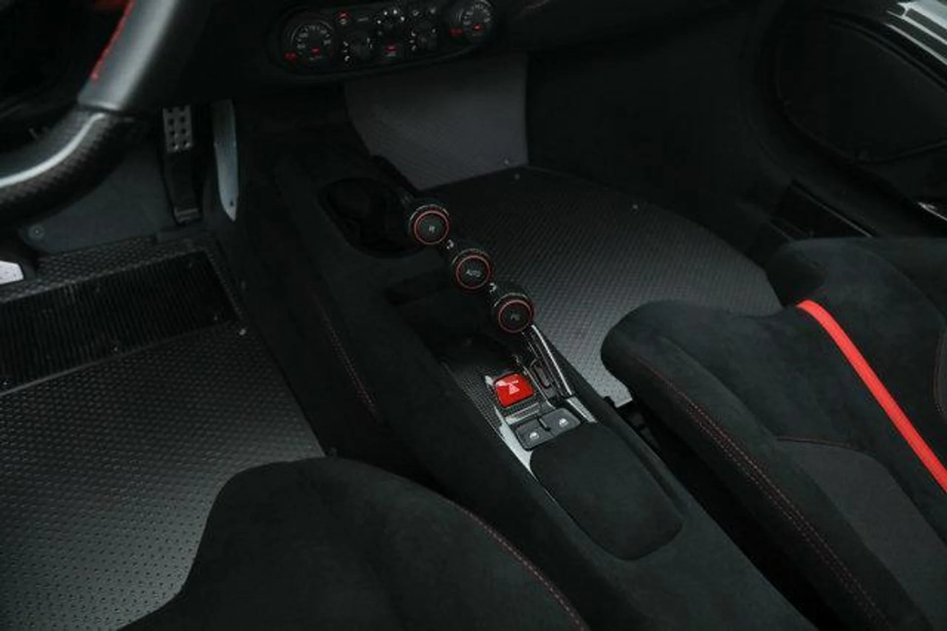 mph030_897655827_M8u_Oo_UO_81_Yws0x_Cr8lf_E4ejs70_b8e50e3849