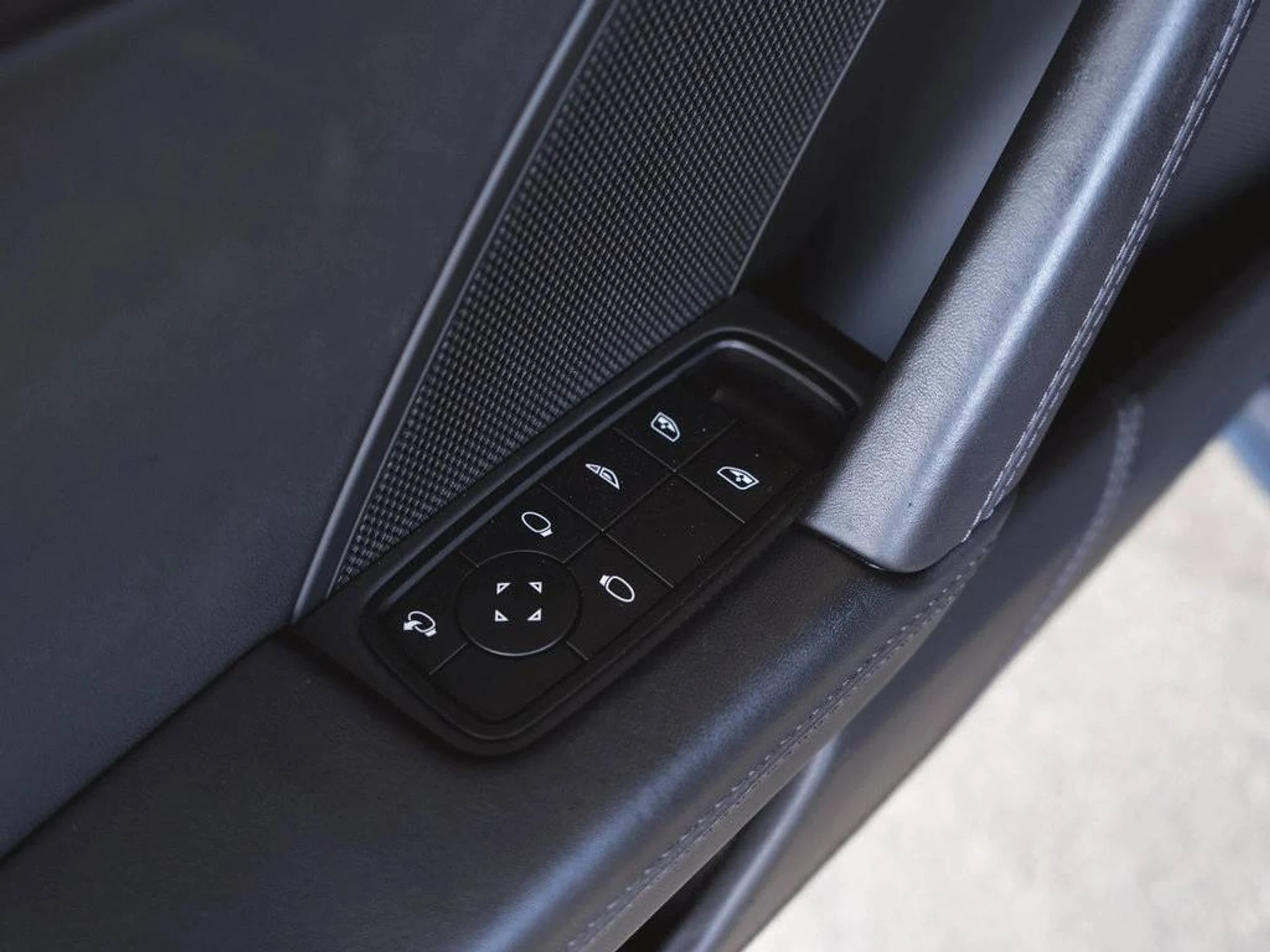 mph030_902544685_1280_4c90583395