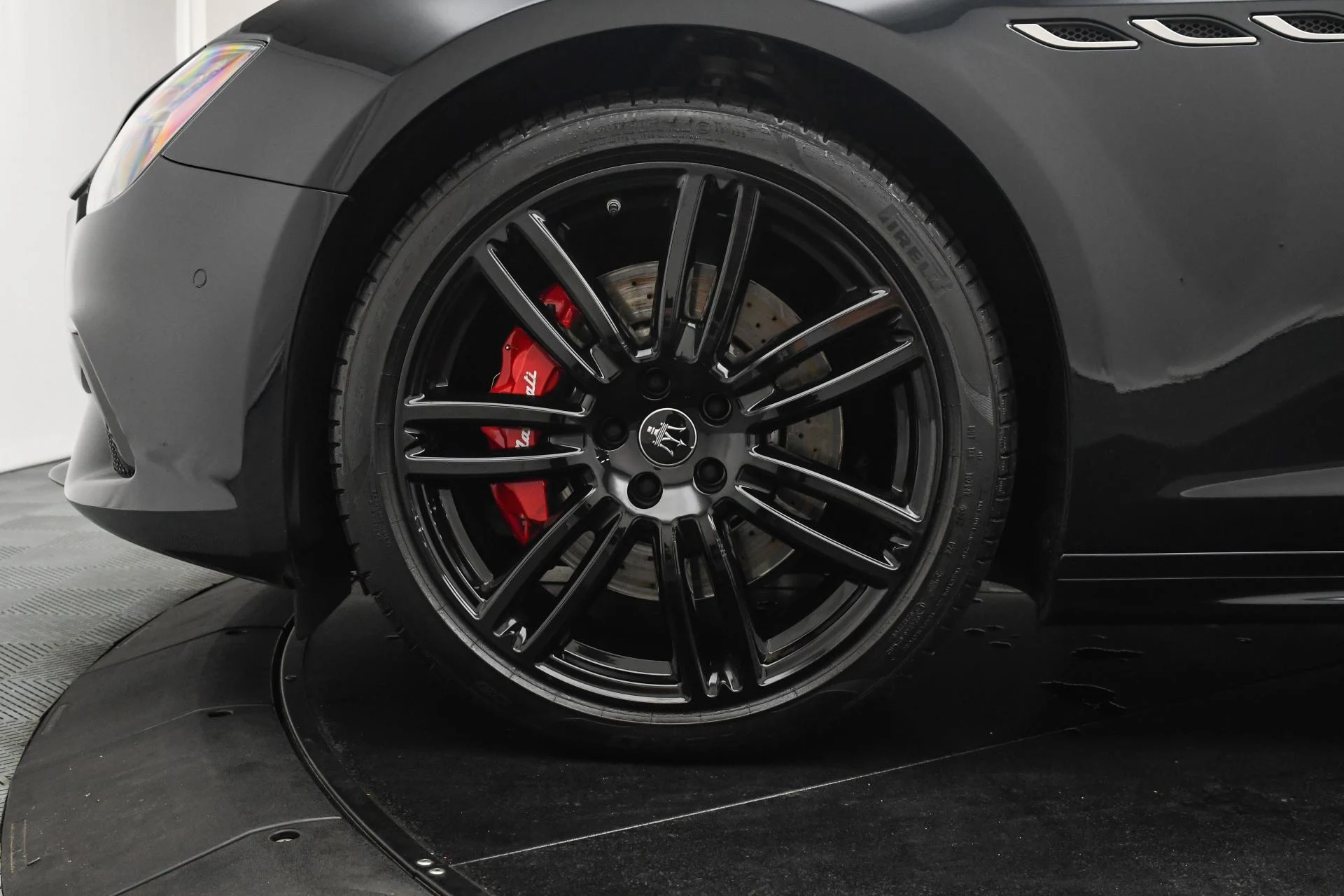 mph030_905181791_Used_2023_Maserati_Ghibli_Modena_Q4_1752825639_de85c4e0cd