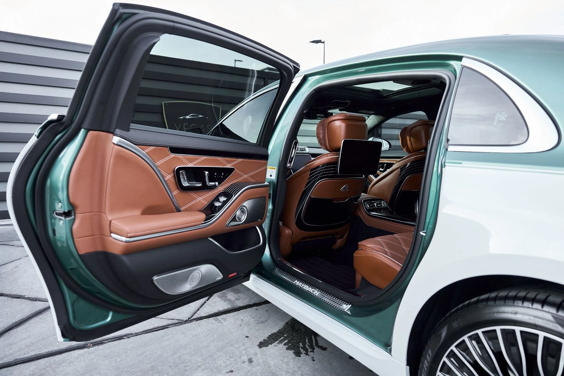 mph030_911038945_Used_2026_Mercedes_Benz_S_Class_Maybach_S_680_1769716666_19d1e6ea9c