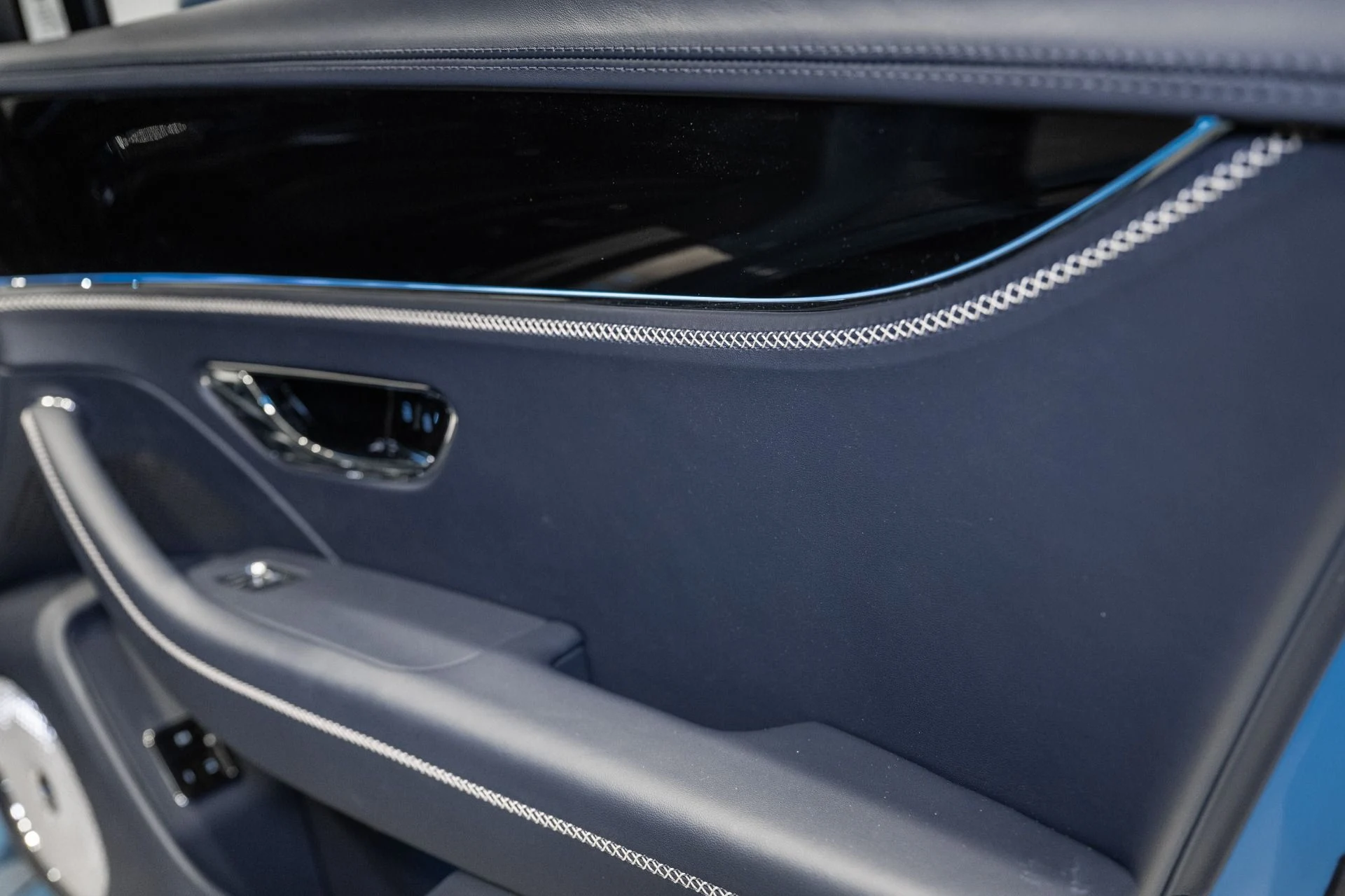 mph030_918301738_Used_2024_Bentley_Flying_Spur_Edition_8_1777999100_5a3b6de2aa