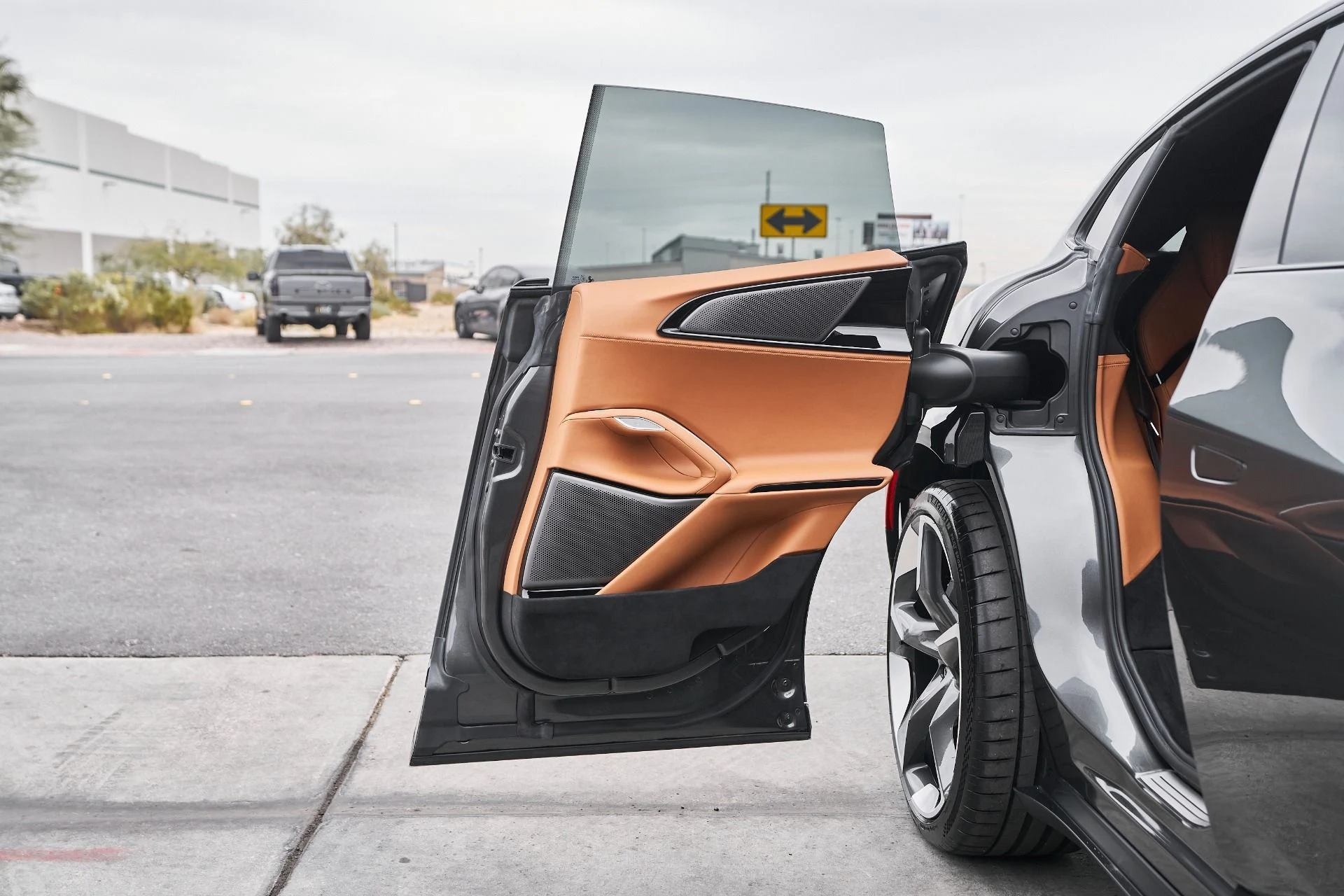 mph030_919178955_Used_2025_Ferrari_Purosangue_1762993306_ab8bb2d32b