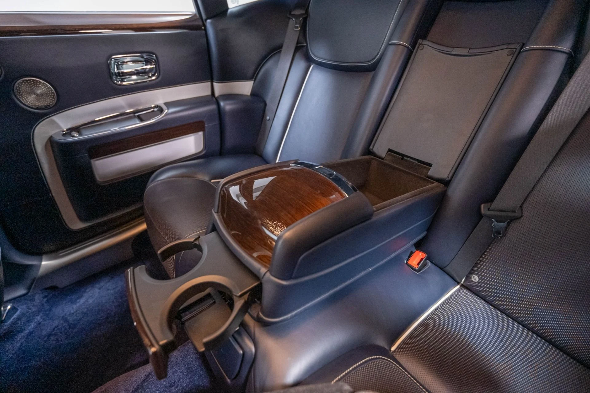 mph030_924821120_Used_2018_Rolls_Royce_Ghost_Base_1786492649_ebed231695