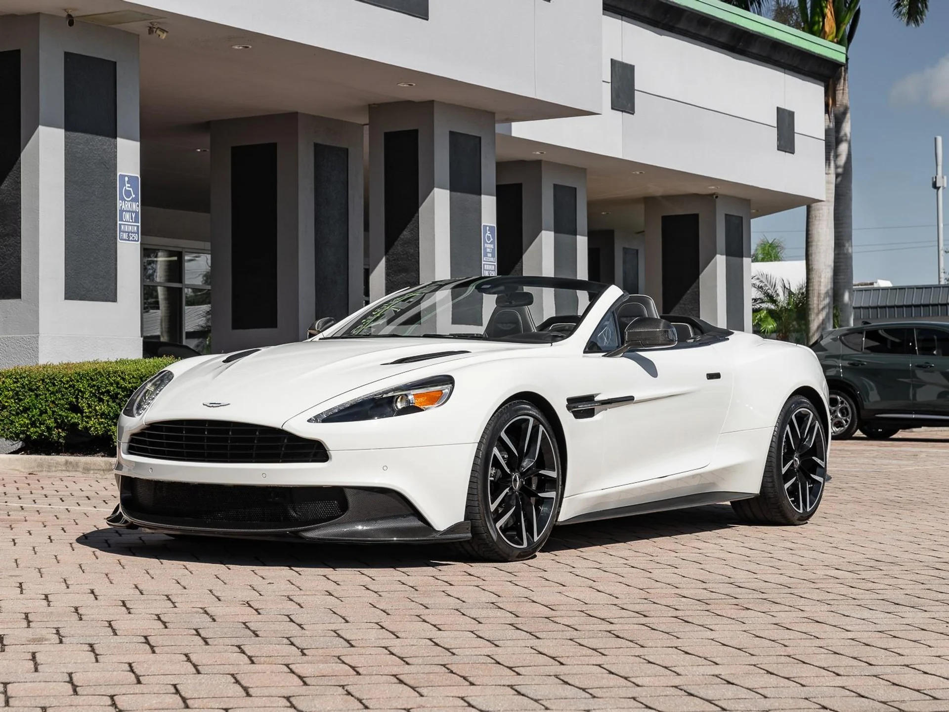 mph030_924895167_Used_2018_Aston_Martin_Vanquish_S_1759353685_a40023d16e