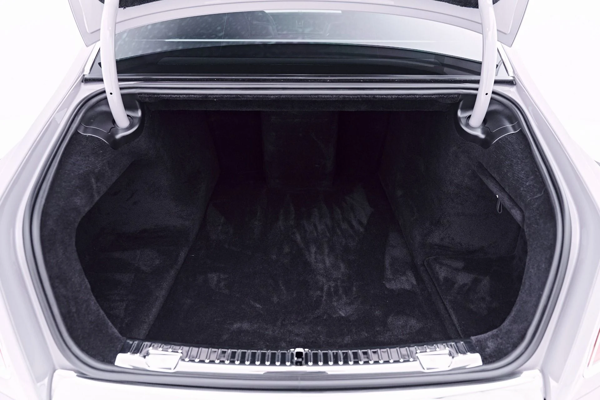 mph030_950228762_Used_2024_Rolls_Royce_Phantom_Base_1782762872_7c8e5cc77c