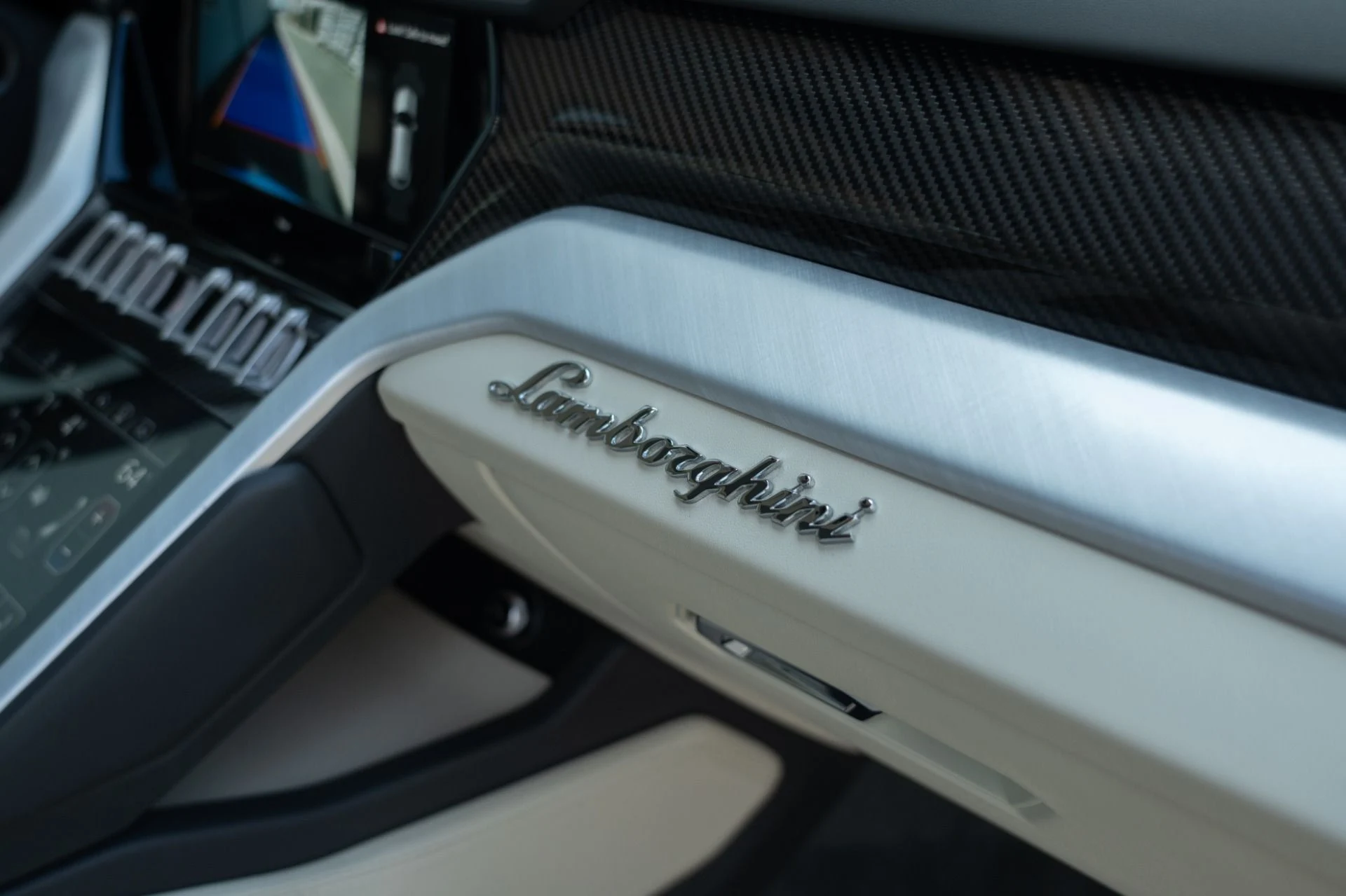 mph030_957664972_Used_2021_Lamborghini_Urus_1756334741_8ecbb7f533