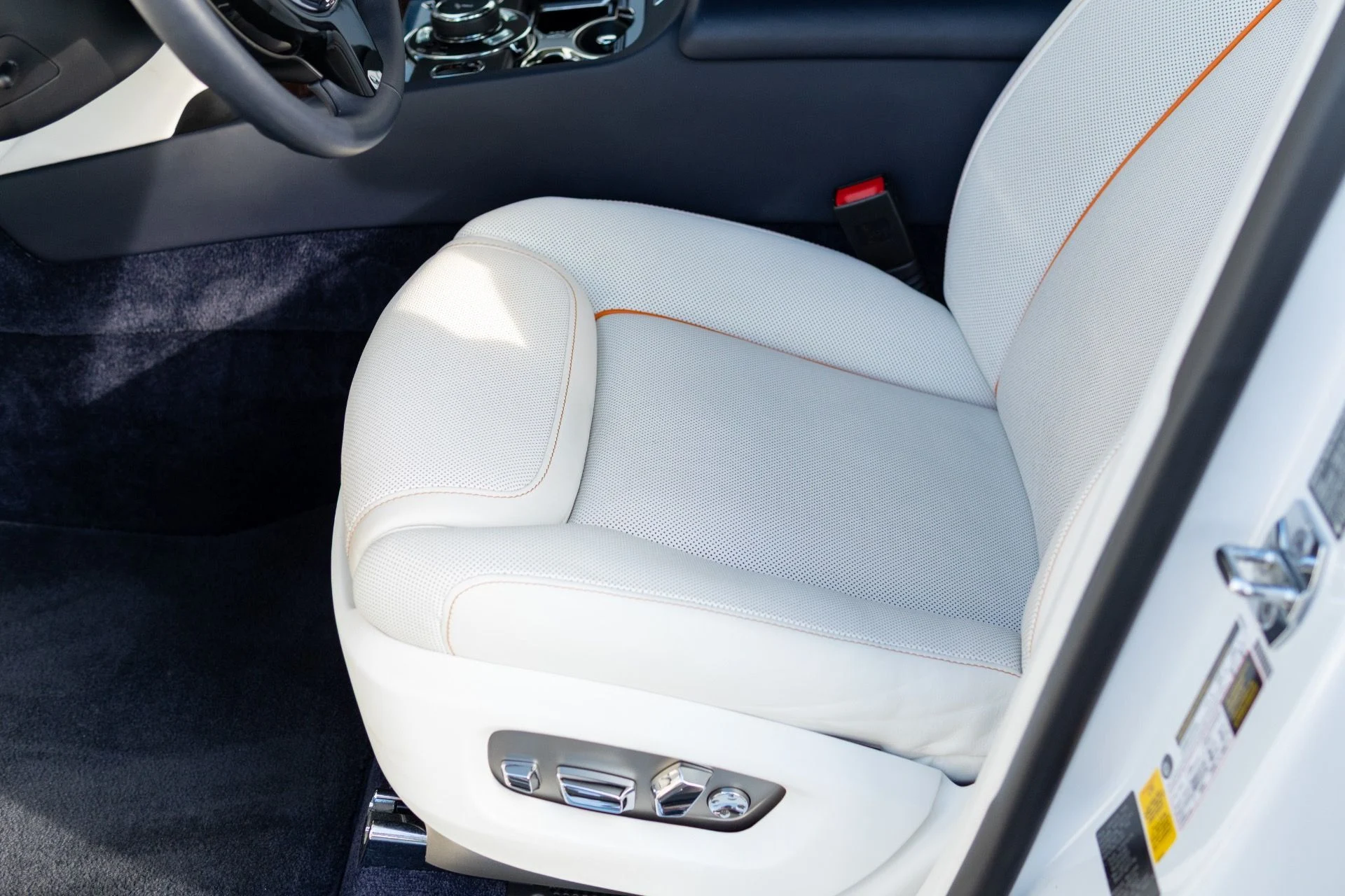 mph030_972377729_Used_2018_Rolls_Royce_Ghost_1765824060_3c9b2bb8fc