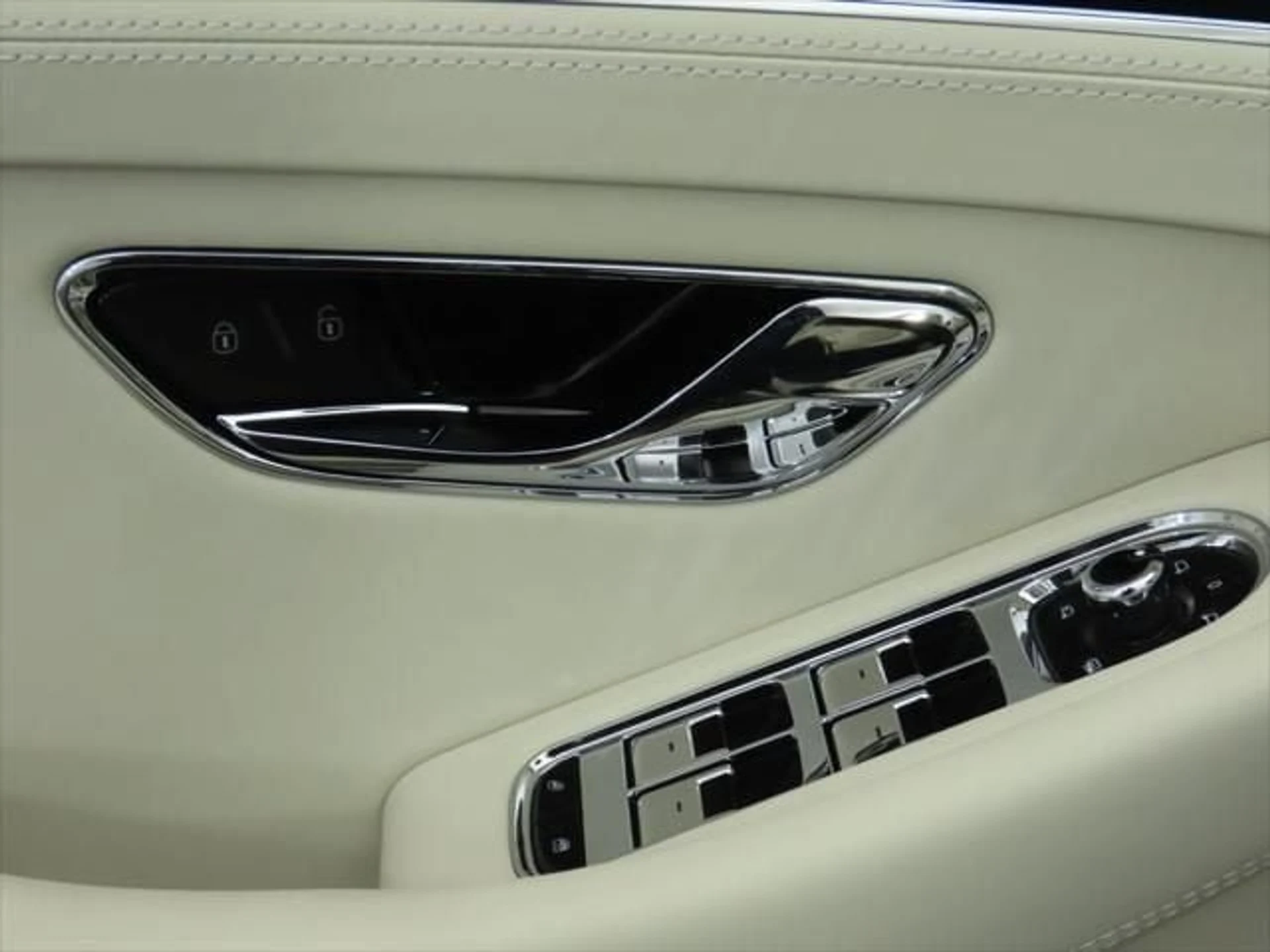 mph030_972955498_new_2025_bentley_continental_gtblackeditionconvertible_8119_22910189_31_640_5ba0724422