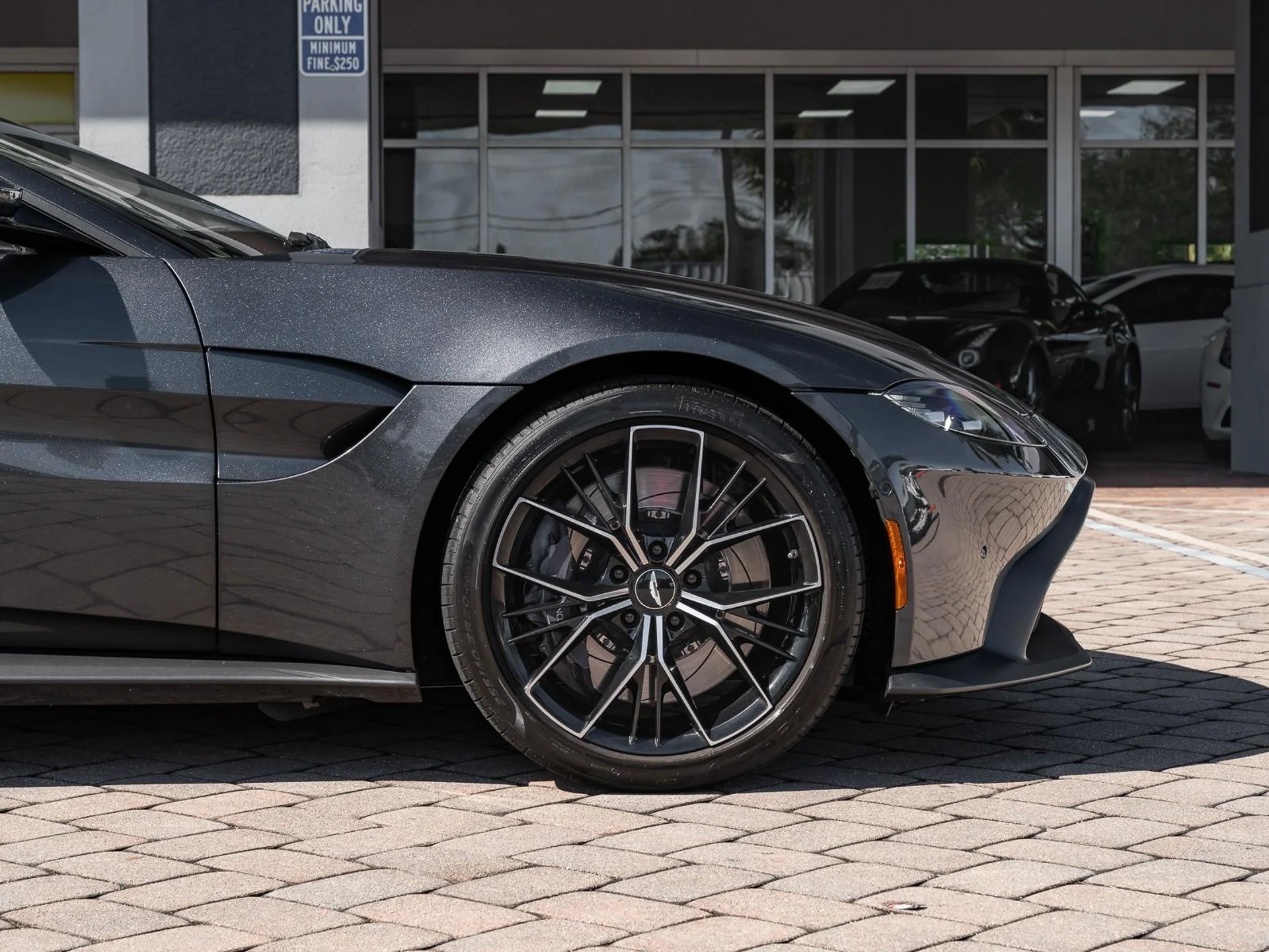 mph030_973327565_Used_2021_Aston_Martin_Vantage_1763409971_88f7b8c57c