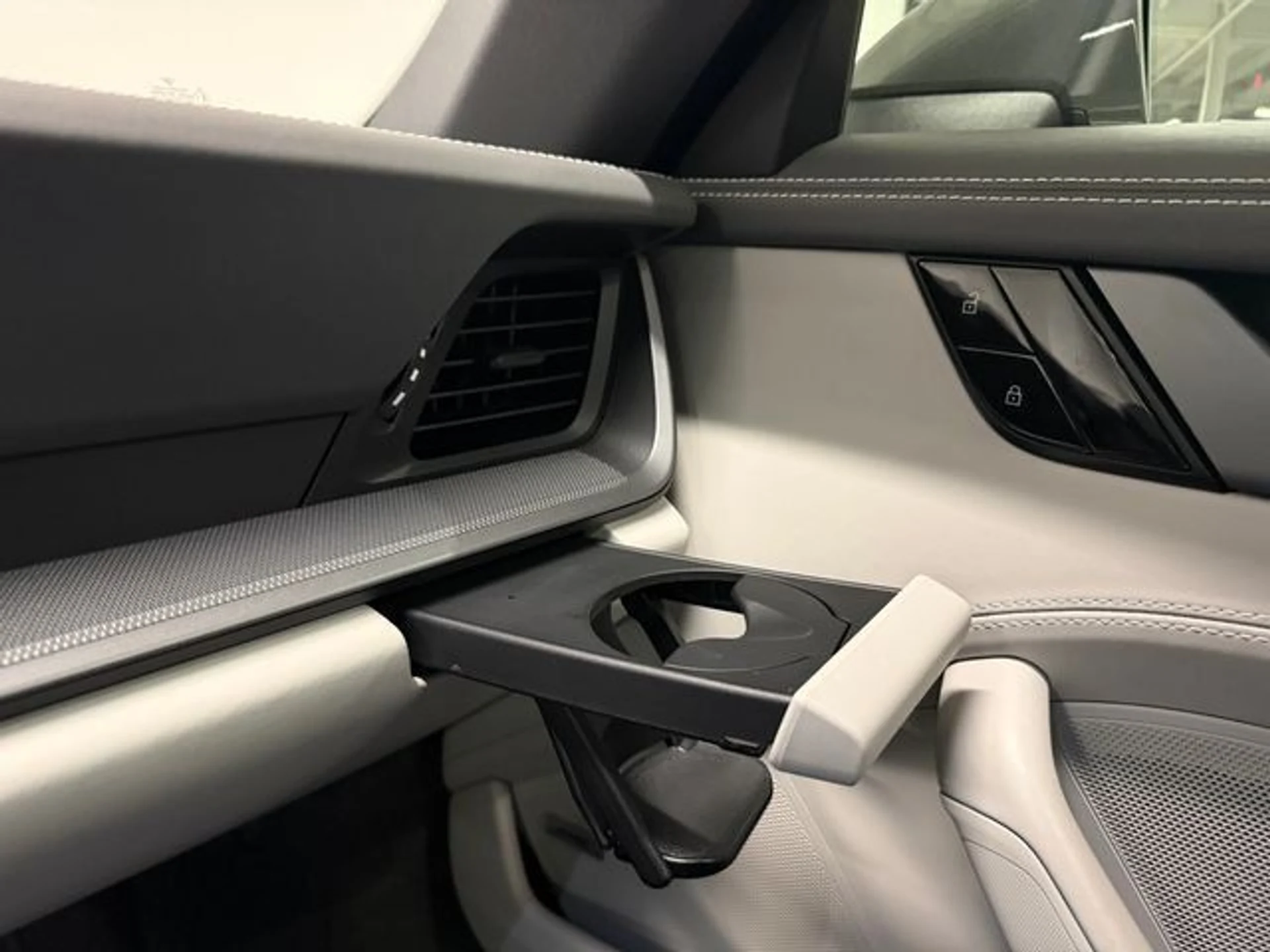 mph030_97716770_a8dd504e5026726e0a534e737b199114_ec0cccec75