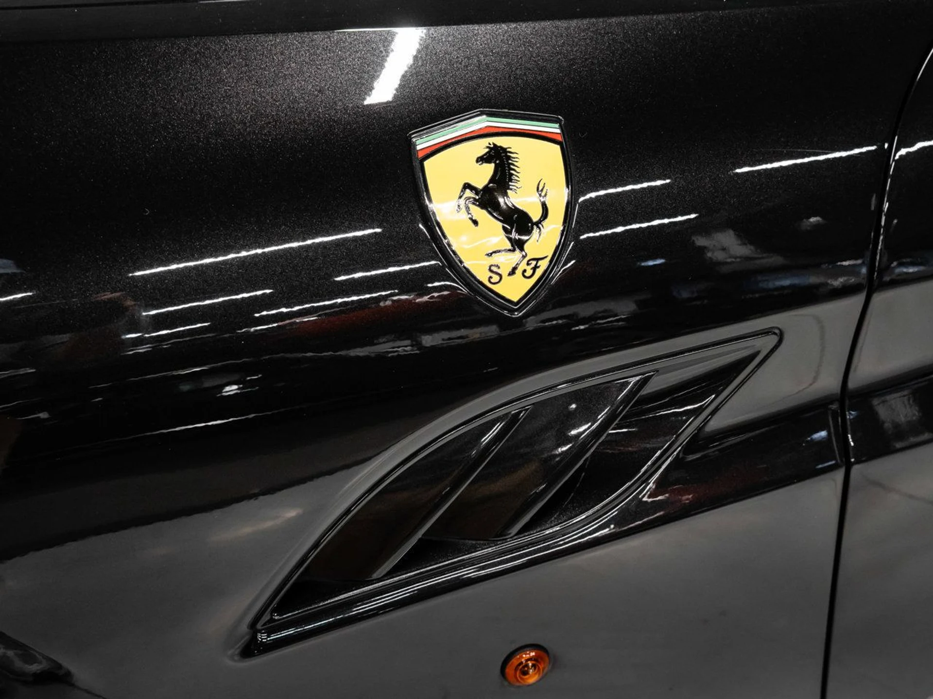 mph030_980244566_ferrari_california_2011_5eb1c78601