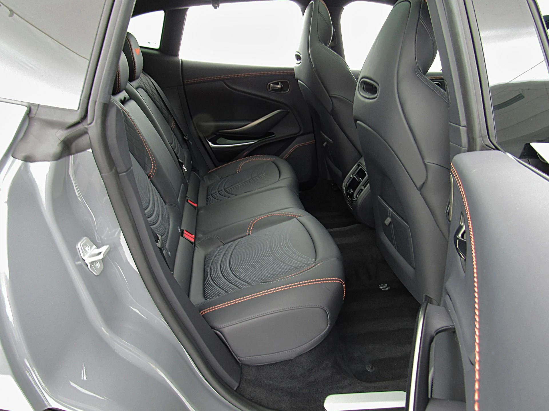 mph030_992662824_Used_2023_Aston_Martin_DBX_9c53ea34e6
