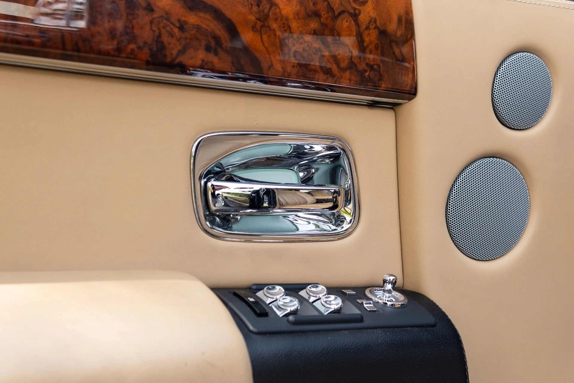 mph031_1010414859_Used_2015_Rolls_Royce_Phantom_1779983365_2f6480c7f5