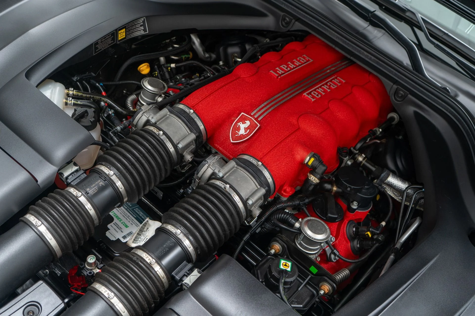 mph031_1014099793_Used_2014_Ferrari_California_1755618260_6a49a6fade