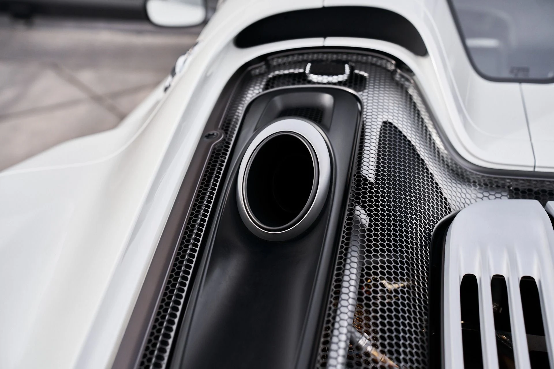 mph031_1022234173_Used_2015_Porsche_918_Spyder_w_Weissach_Package_1764874366_e8a789af1f