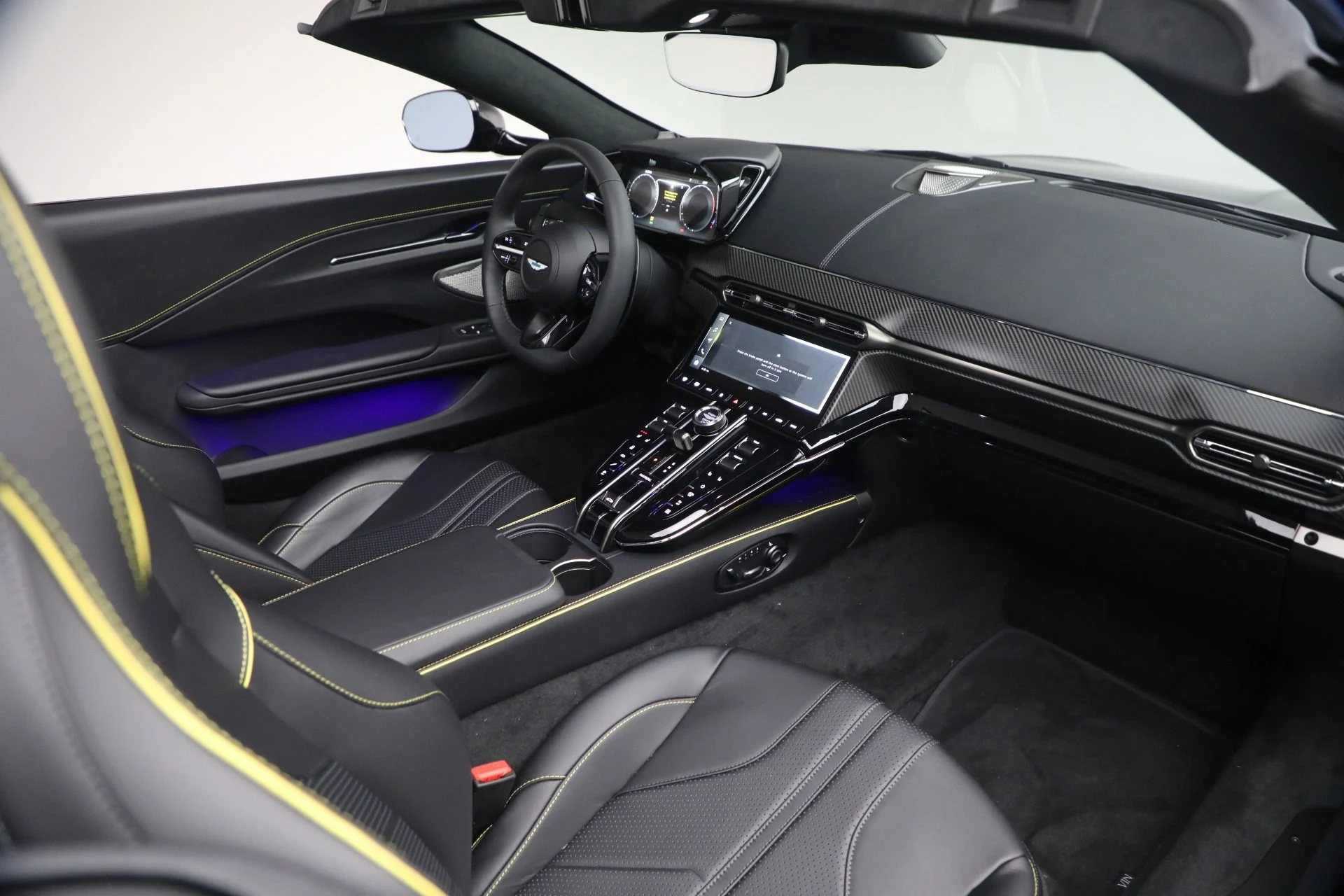 mph031_1023138927_New_2026_Aston_Martin_Vantage_Roadster_1770848257_f5d35d0a00