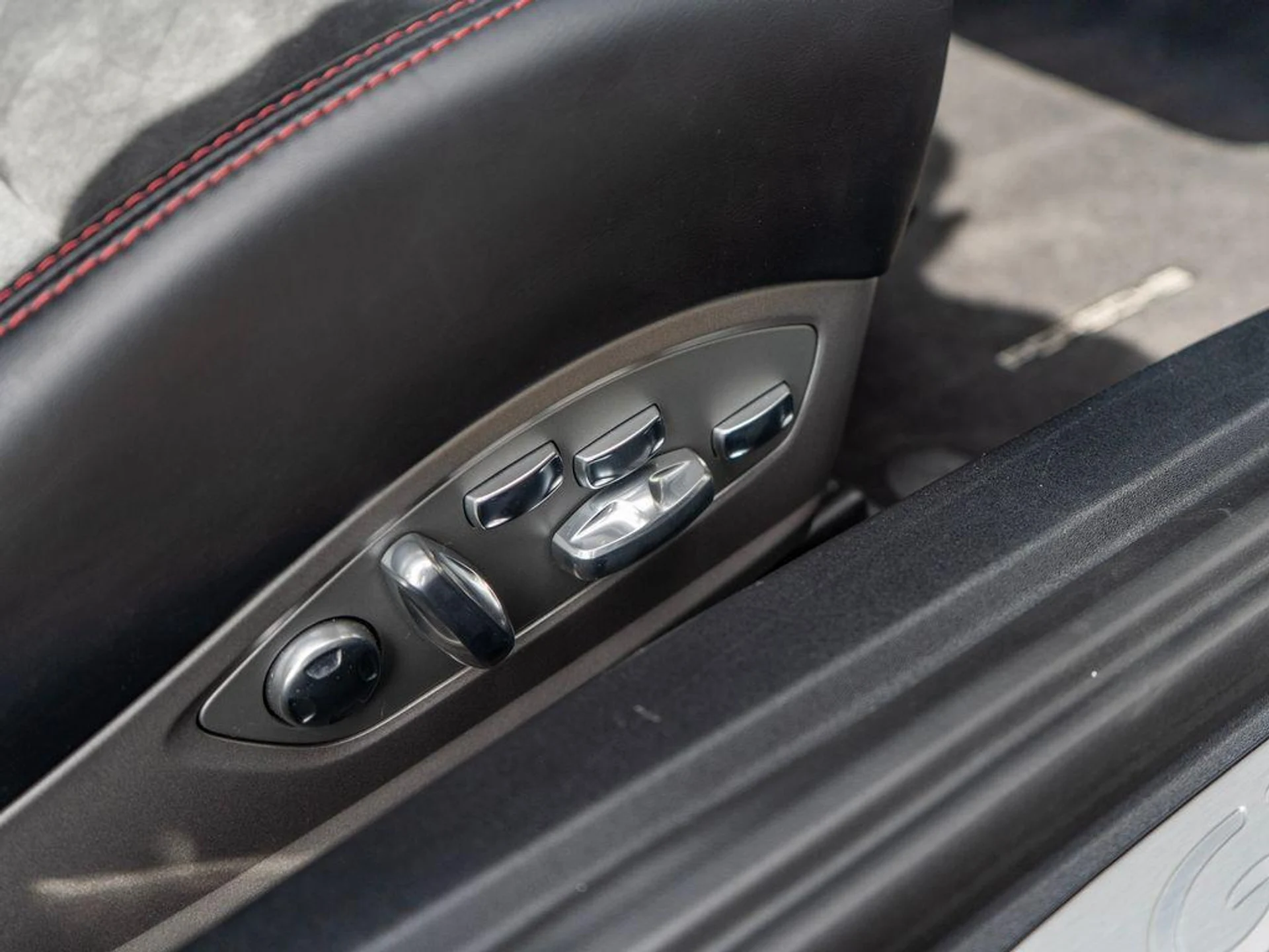 mph031_1043971541_da_W_Im42z_Fy_BYW_6z_Jvryo_X1_S0d_M_f324dc892e