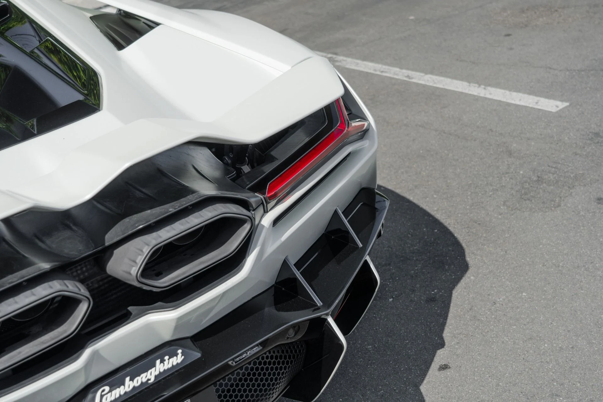 mph031_1050836578_Used_2024_Lamborghini_Revuelto_1759355869_3d36fb4596