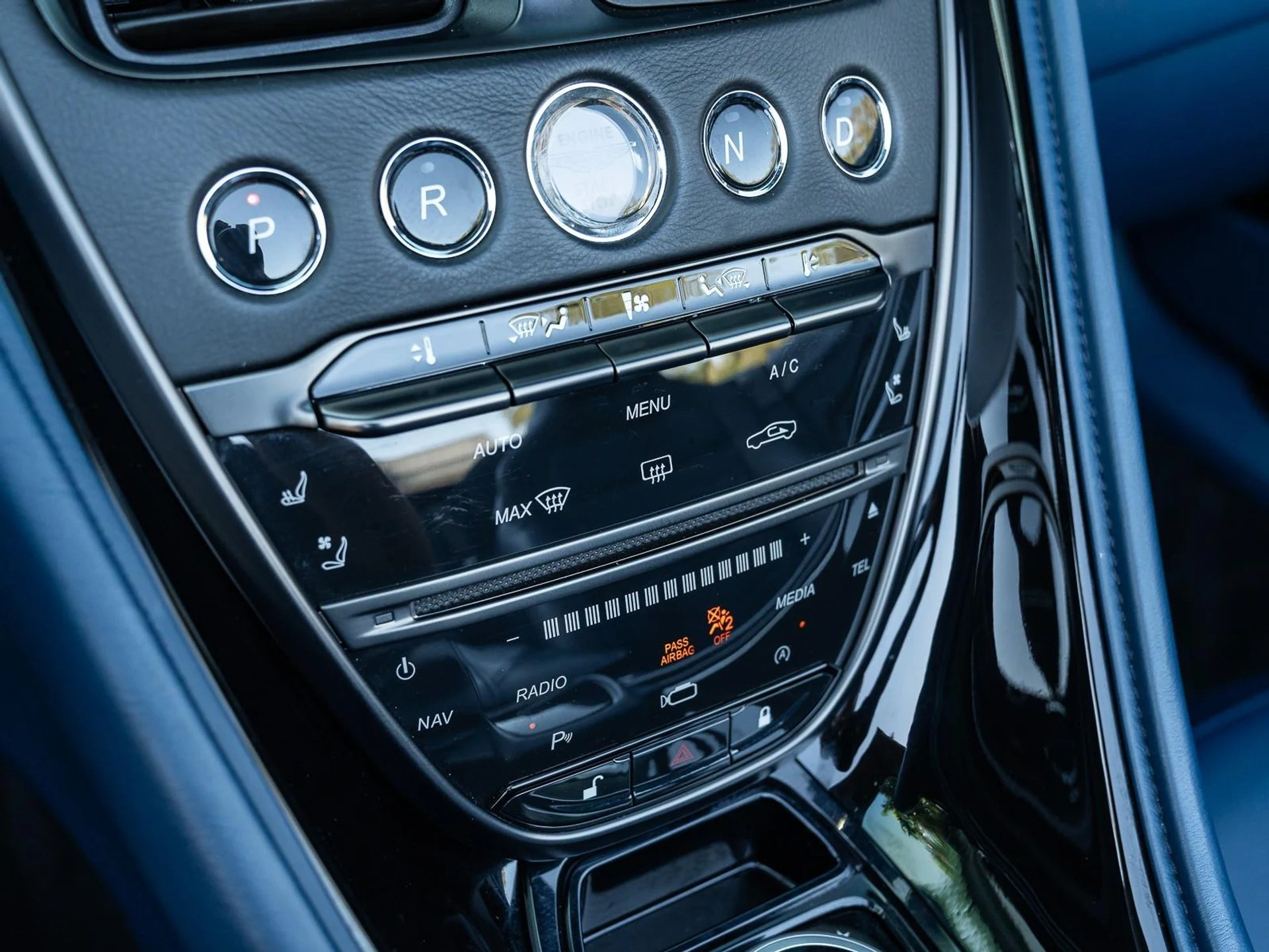 mph031_1053440764_Used_2020_Aston_Martin_DBS_Superleggera_1764795968_18e7391371