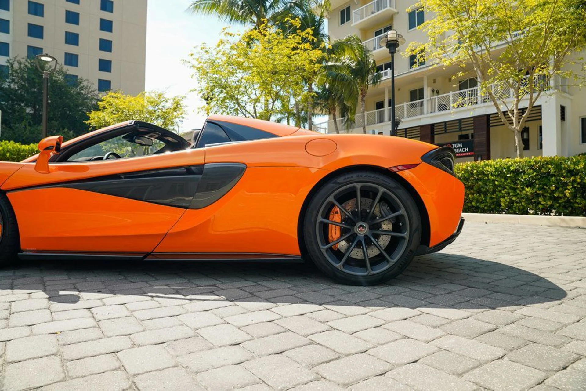 mph031_1059185438_used_2018_mclaren_570s_spider_14354_22891400_32_1024_cdc95f874c