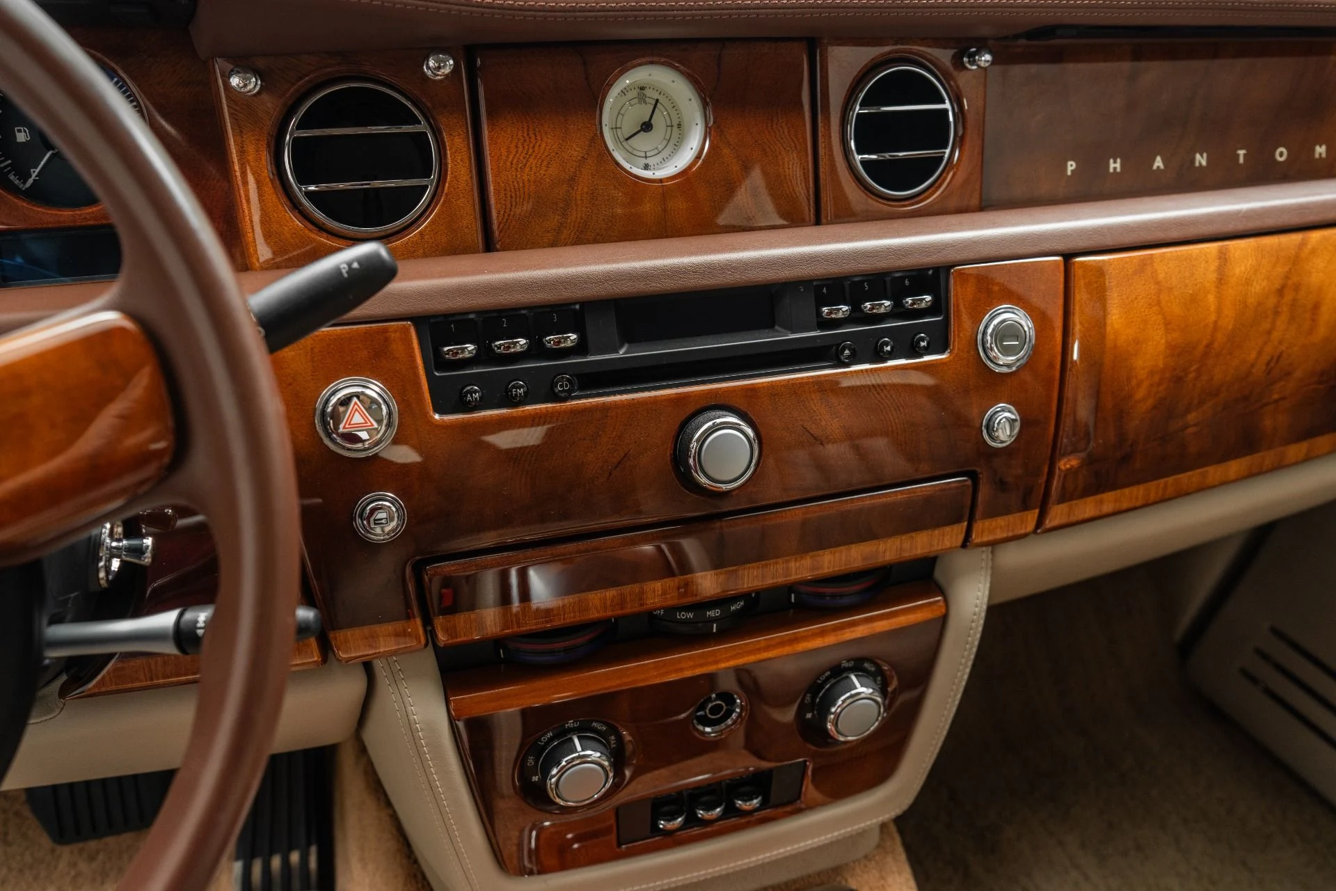 mph031_106484672_Used_2007_Rolls_Royce_Phantom_Two_Tone_Exterior_and_Interior_Chromed_Wheels_1782334657_297b9d876e